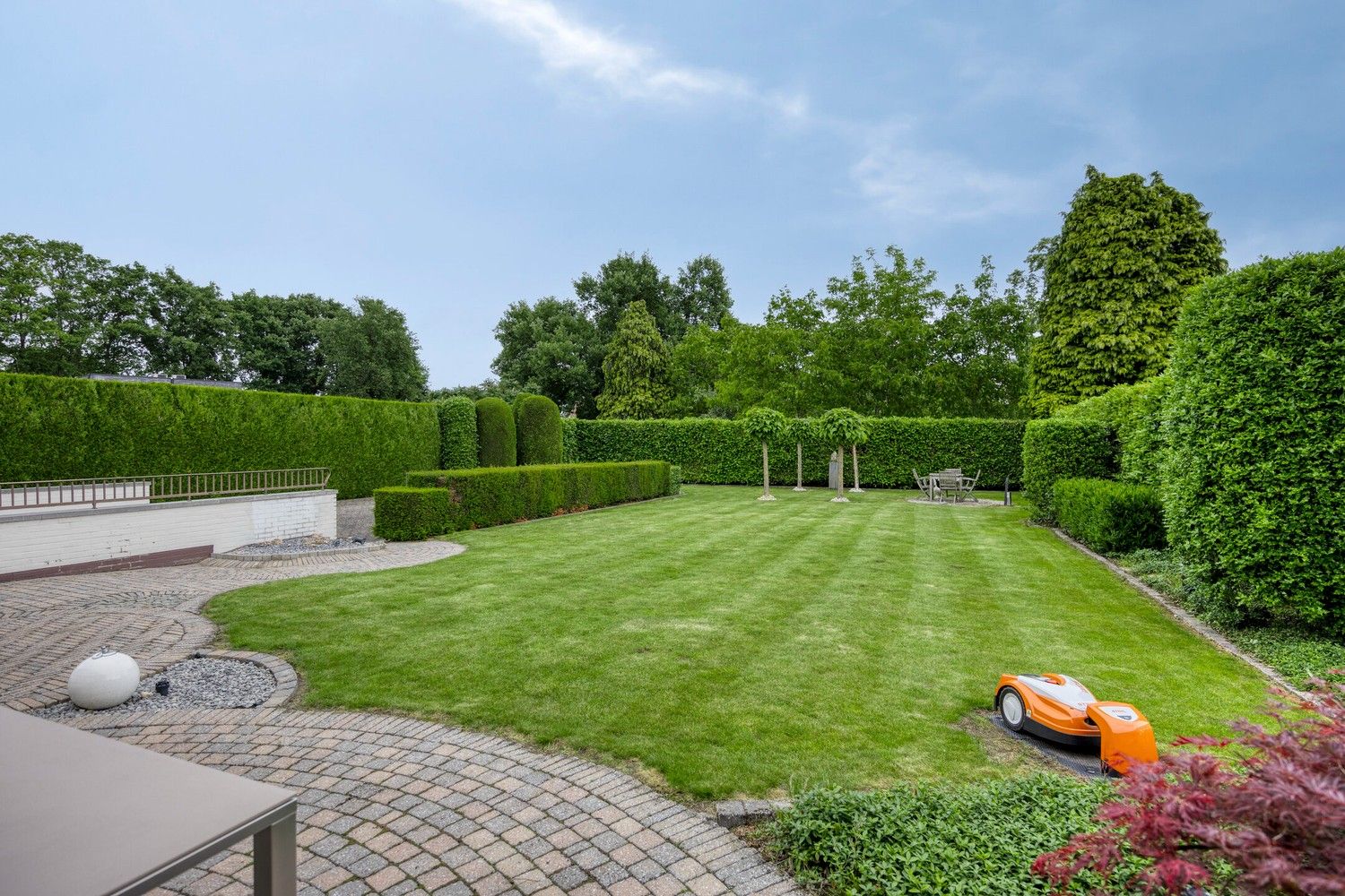 Klassiek landhuis met 4 slaapkamers, bureel en ondergrondse garage op prachtig perceel van 1000 m² nabij Lommel-centrum foto 2