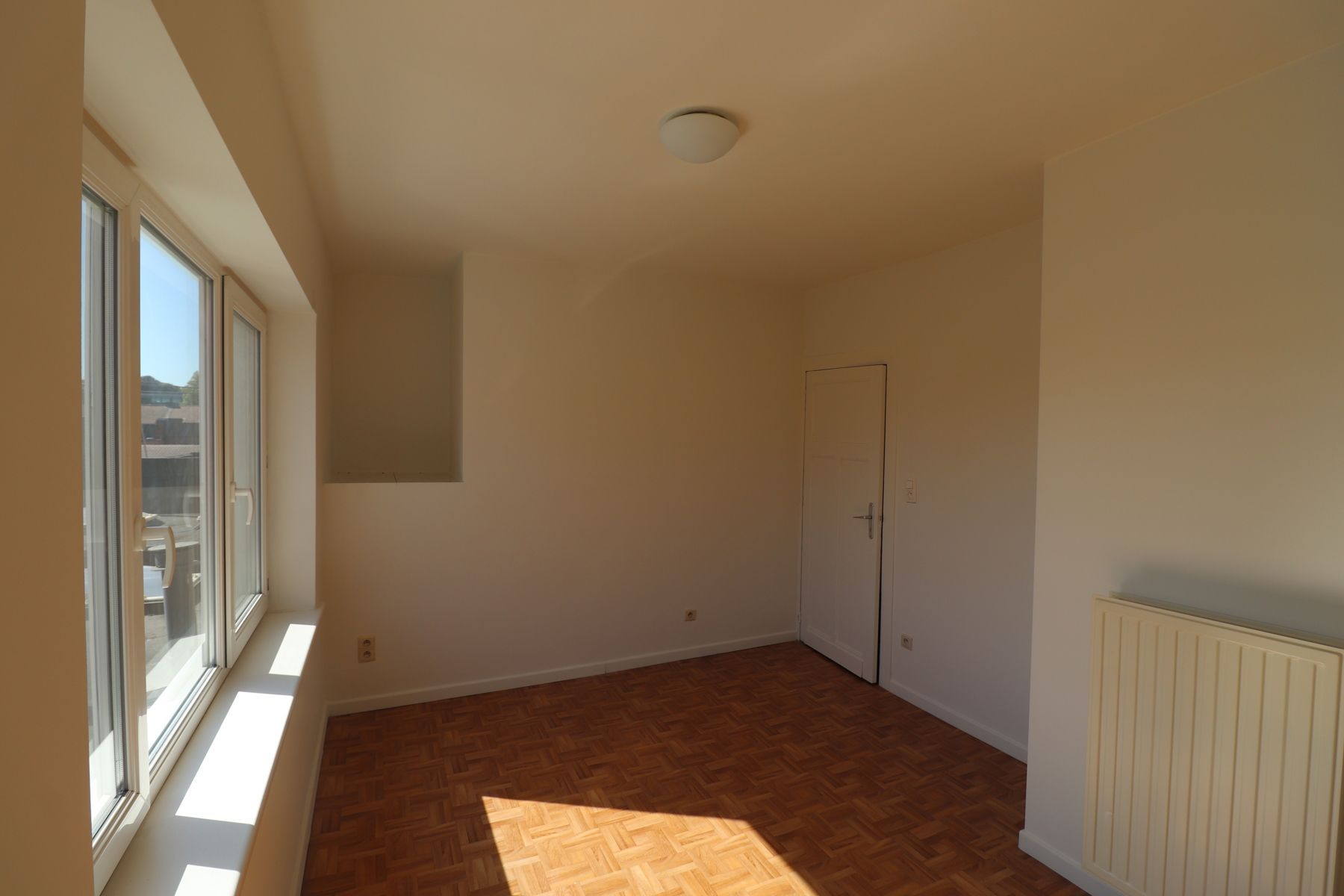 Stadswoning met 3 slaapkamers en tuin. foto 8