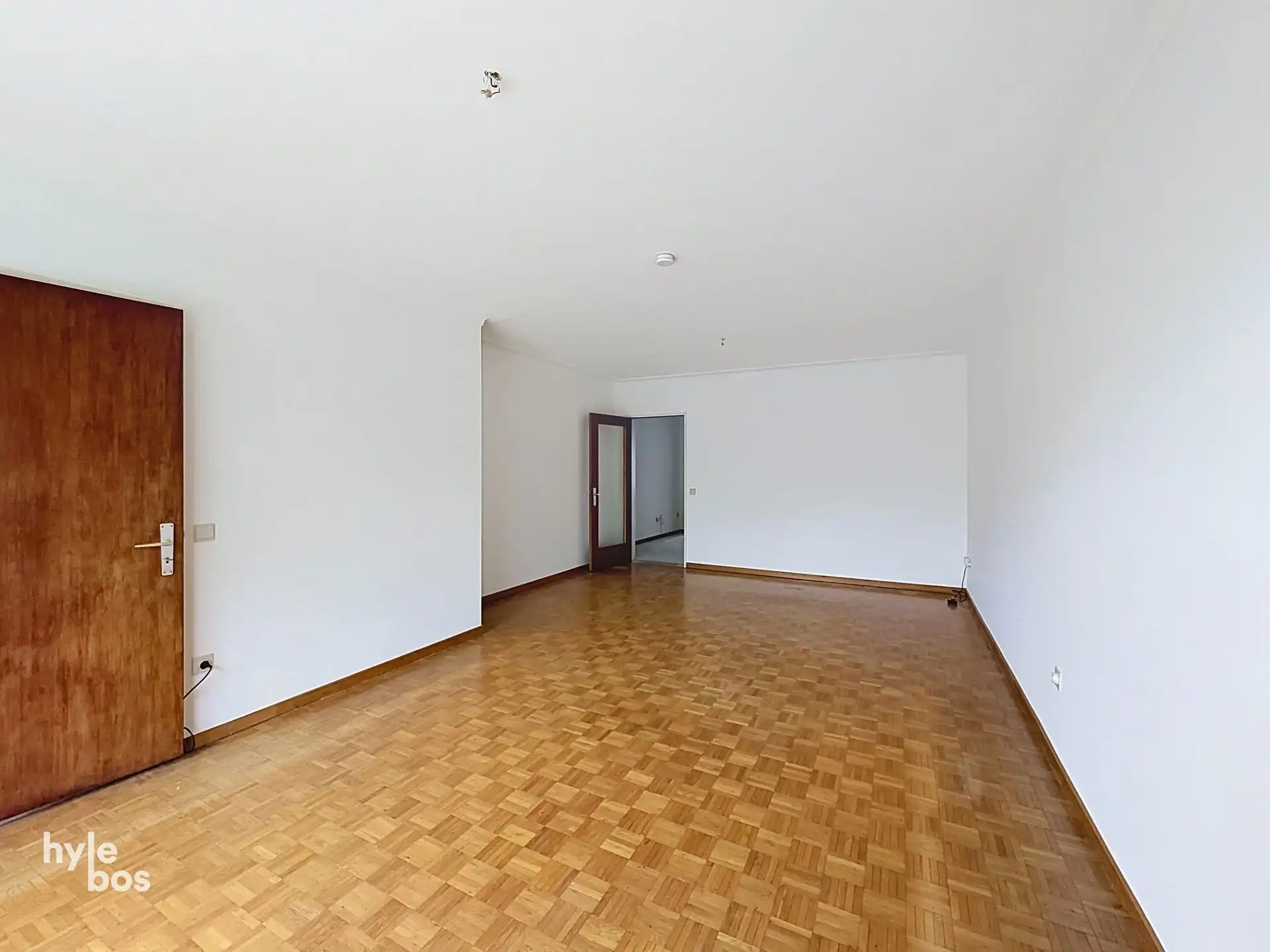 Centraal gelegen, instapklaar twee slaapkamer appartement foto 4