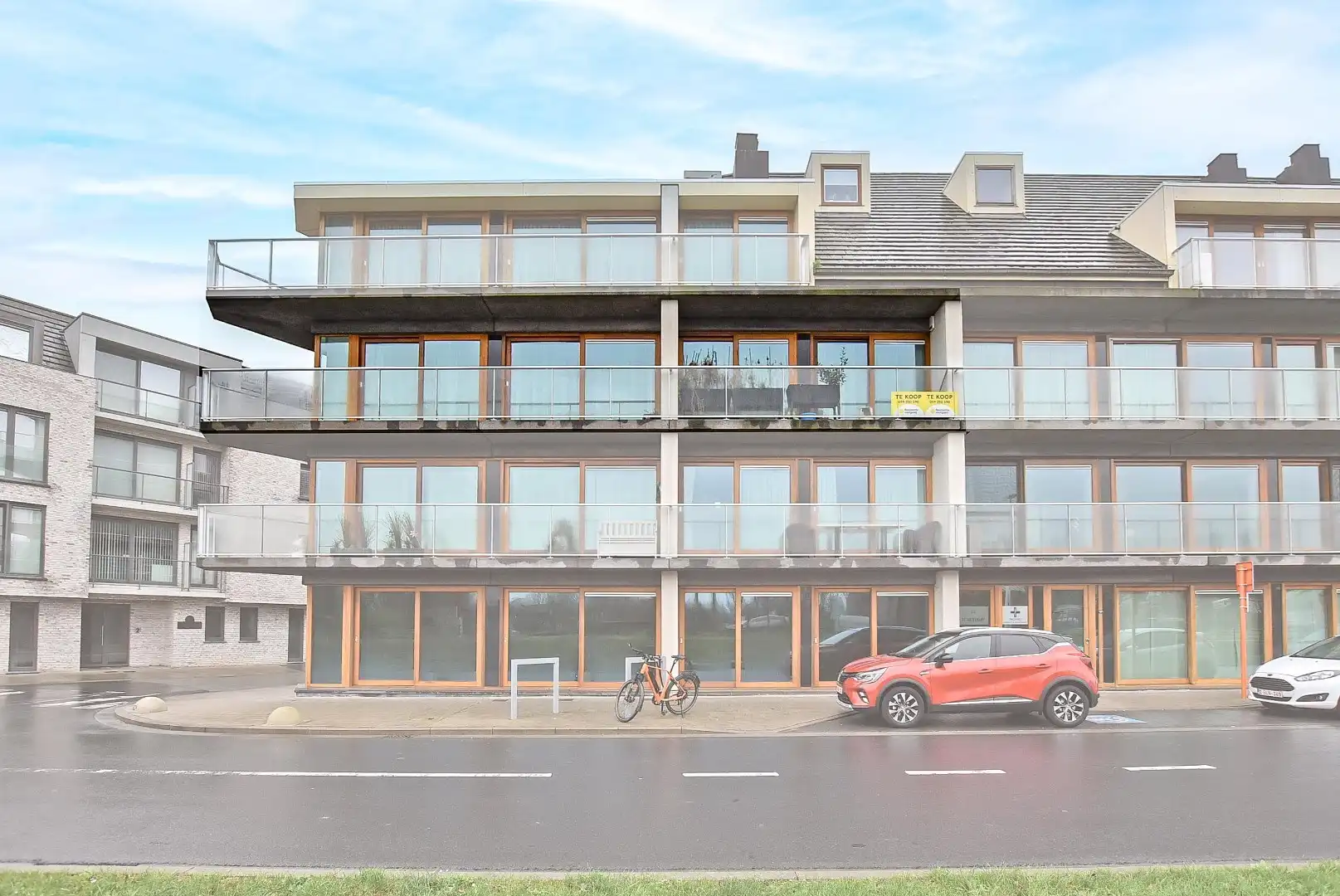 Luxueus praktisch appartement (122m² + 30 m²) met rondom terrassen te Nieuwpoort-Stad foto 2