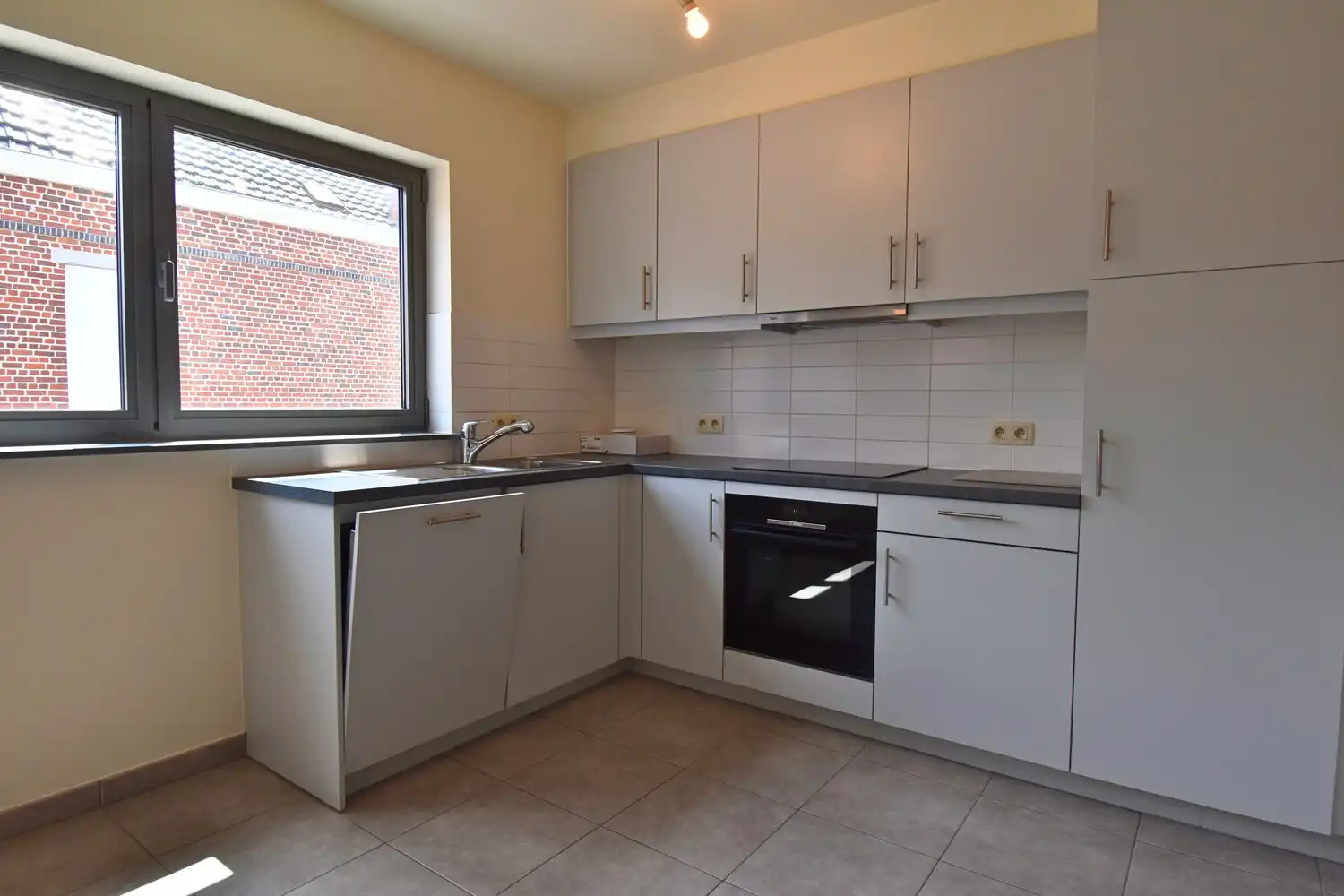 Te huur – Gezellig appartement met 1 slaapkamer, terras en parkeerplaats te Essenbeek (Halle) foto 4