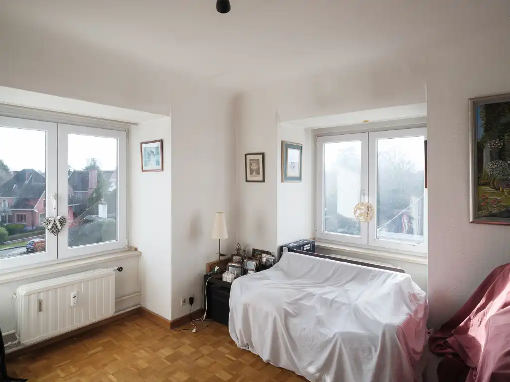 Ruim en stijlvol duplexappartement (bew. opp. ±154 m²) met 3 slaapkamers, gelegen in de standingvolle residentie ‘Versailles’, op slechts 10 minuten van het centrum van Gent. foto 15