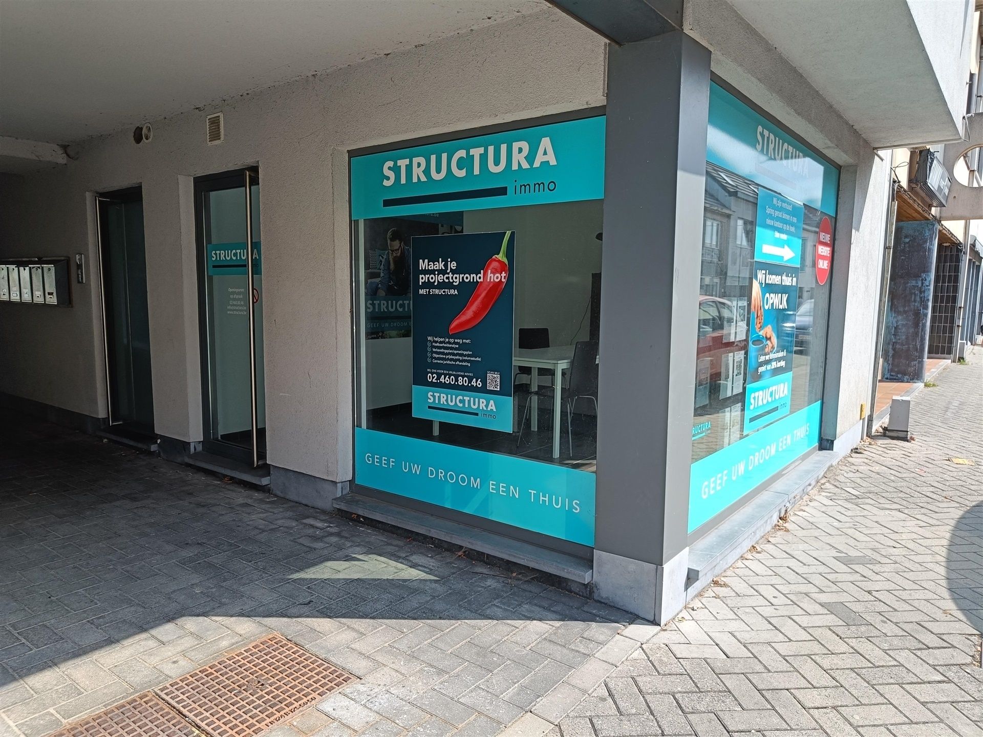 Handelsgelijkvloers/vitrine vlakbij station en centrum Opwijk foto 2