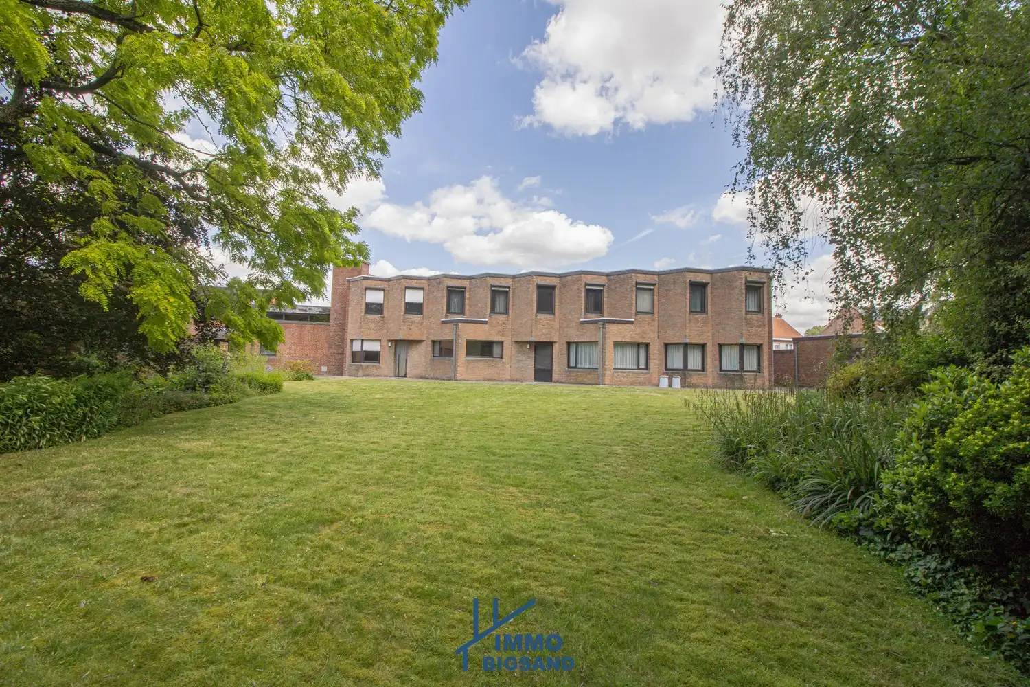 Ruime kloosterwoning op een perceel van 3082m² te koop met als zonering 'gelinkt met gemeenschapsvoorzieningen/zorgfunctie' foto 2