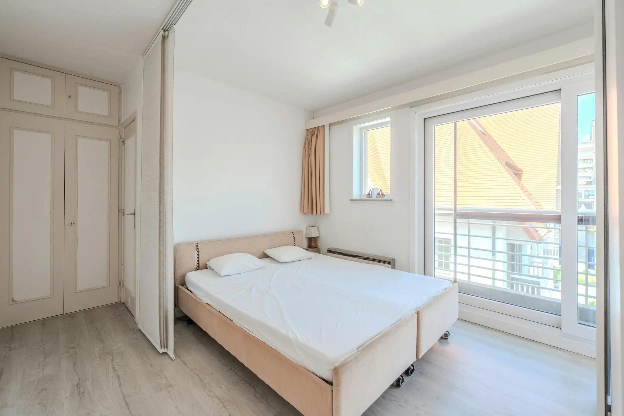 Prachtig gerenoveerd appartement met terras en 2 slaapkamers foto 13