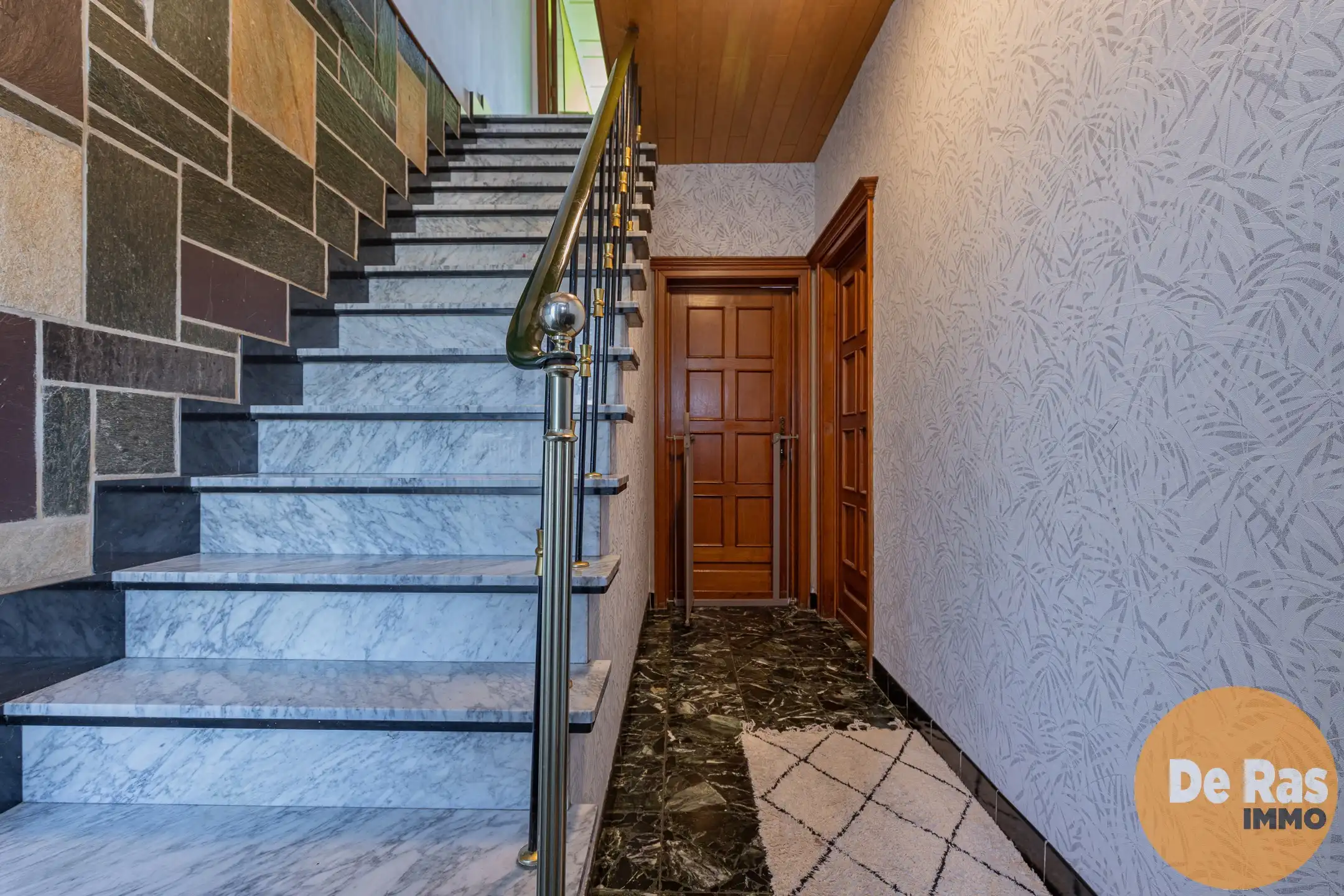 BURST- Vergunde loods (400m²) met woning op centrale locatie foto 7