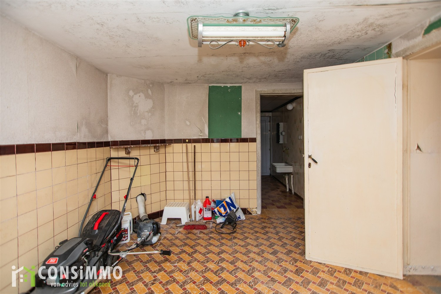 Te renoveren gezinswoning met loods en kantoorruimte op zichtlocatie in Sint-Truiden foto 21