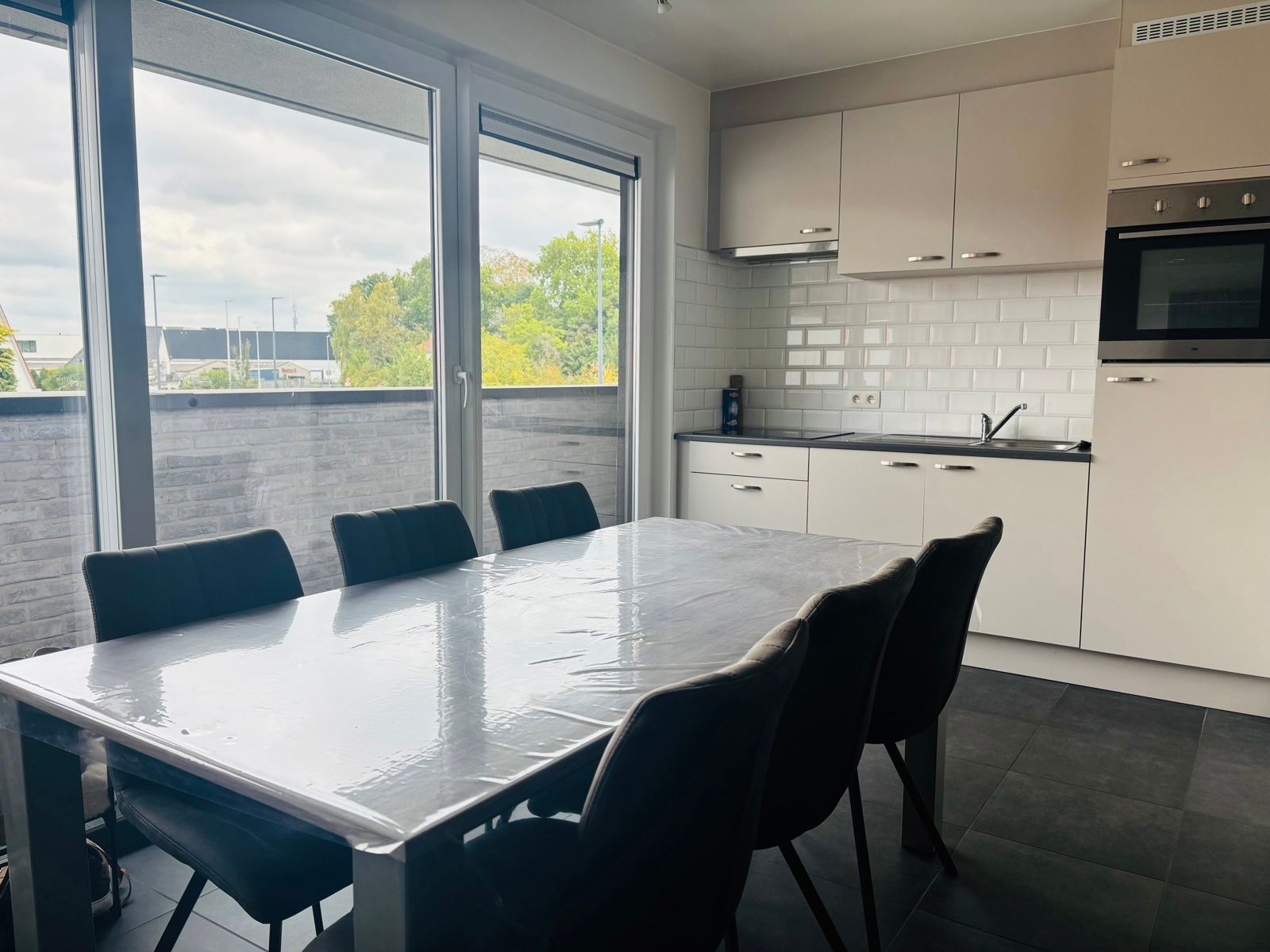 Verzorgd 1-slpk appartement met balkon en parking te huur. foto 4