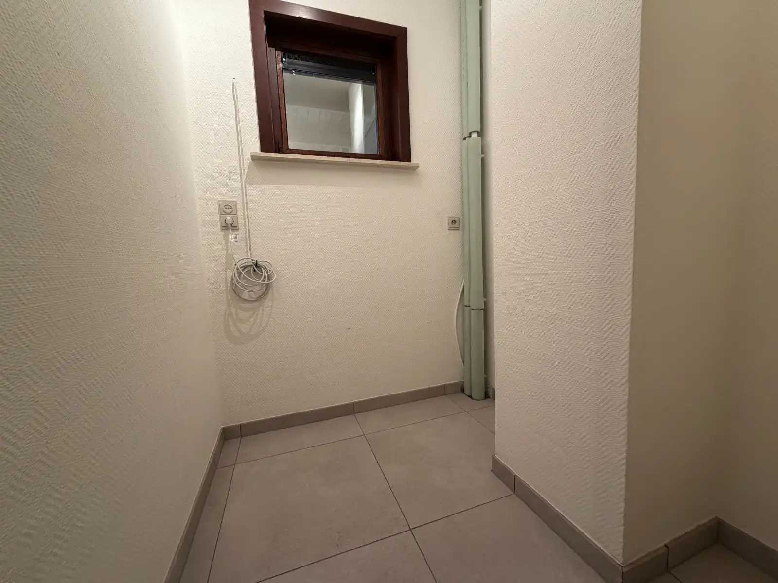 Ruime halfopen woning met 3 slaapkamers, garage en zonnige tuin in het centrum van Deinze foto 8