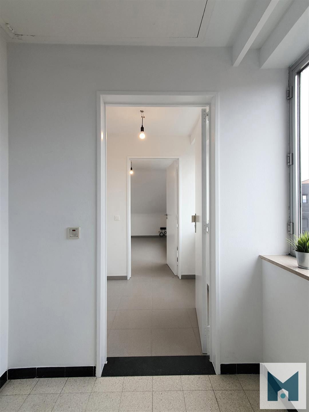 Ruim, modern appartement met 3 slpks te Buggenhout! foto 2