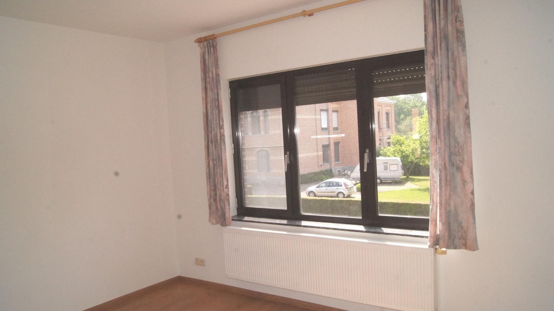 Volledig instapklare woning met 3 slpks en garage foto 7