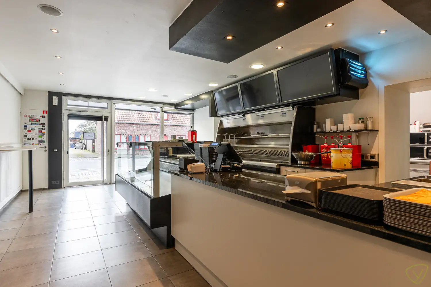 Ruime handelswoning te koop in de Noordstraat te Maldegem foto 16