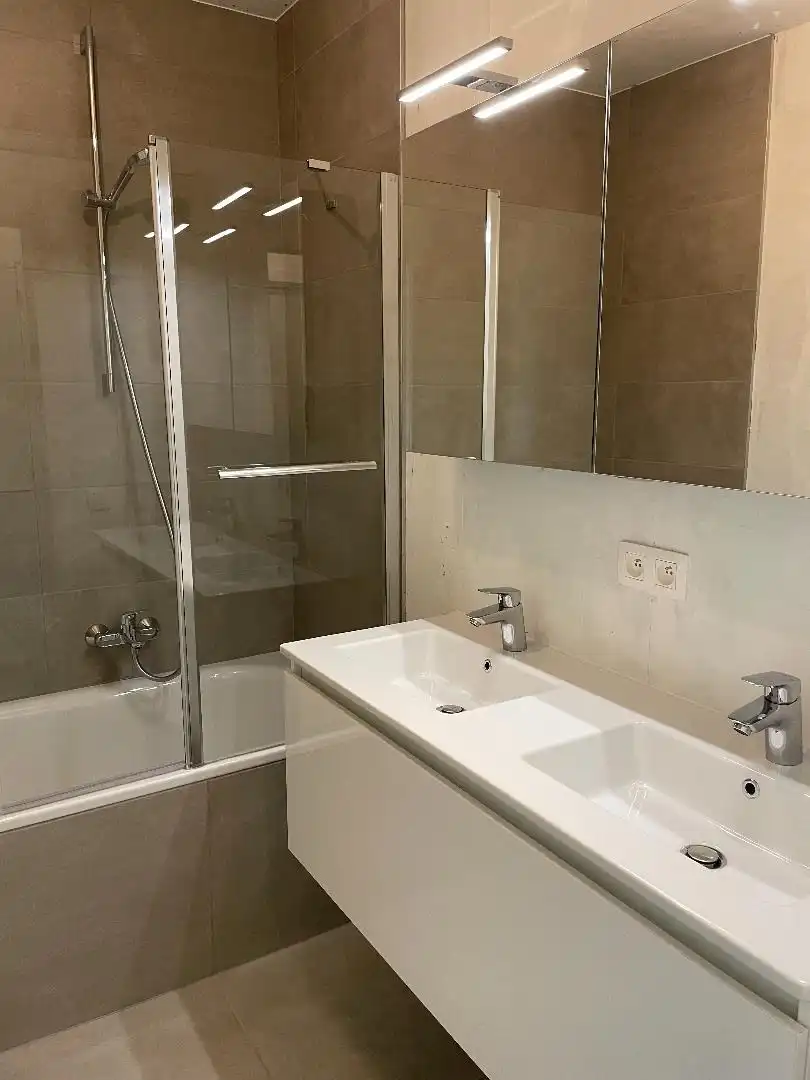 Modern appartement met twee slaapkamer + parkeerplaats  foto 8