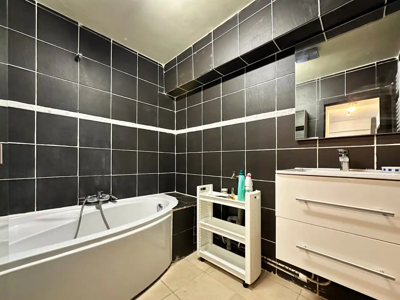 Stijlvol gerenoveerd appartement met 2 slaapkamers op centrale ligging foto 13