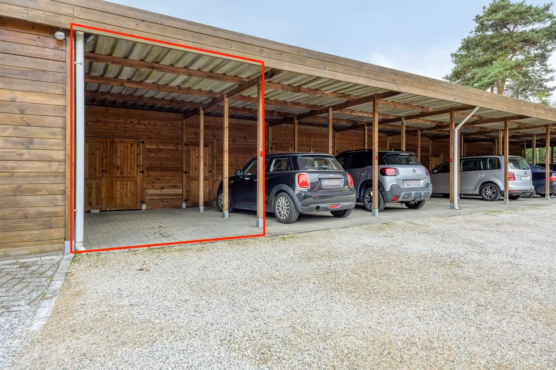 Instapklaar appartement met ruim terras én autostaanplaats! foto 16