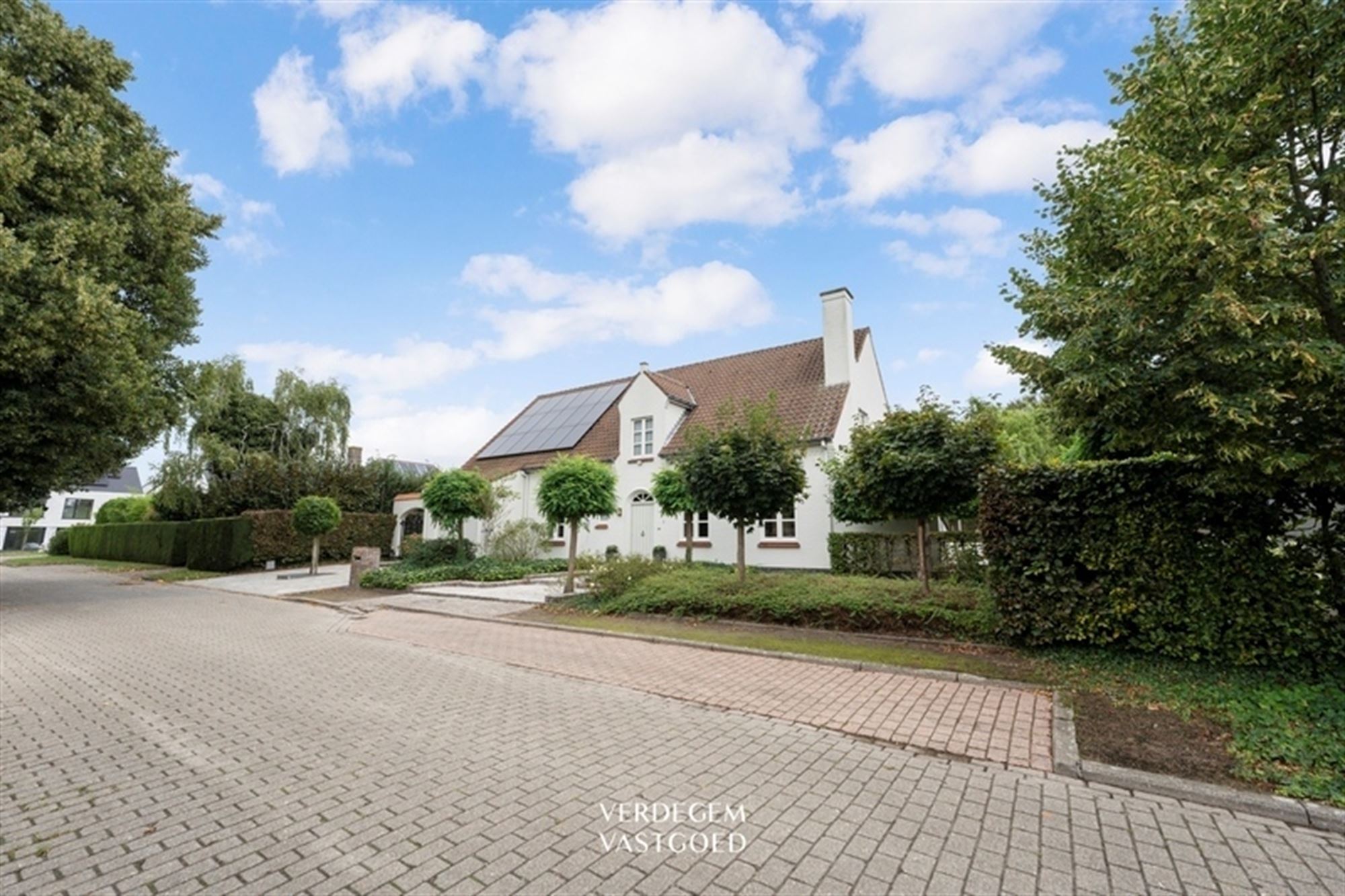 Heerlijk wonen in sfeervolle villa met 6 slaapkamers en mooie tuin foto 1