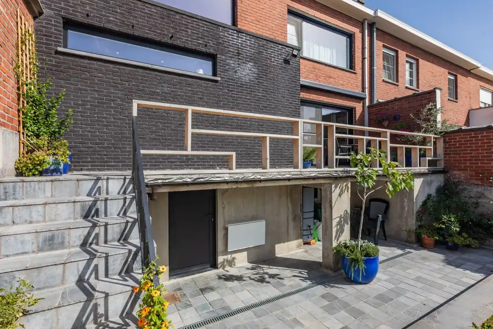 Vernieuwde woning met praktijk in de Arendswijk foto 27