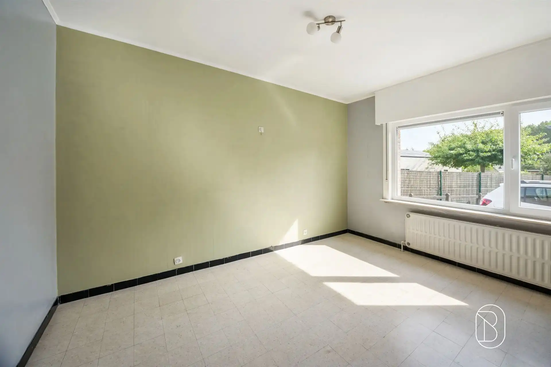 Ruime bungalow met 3 slpk, garage en tuin in Berchem foto 9