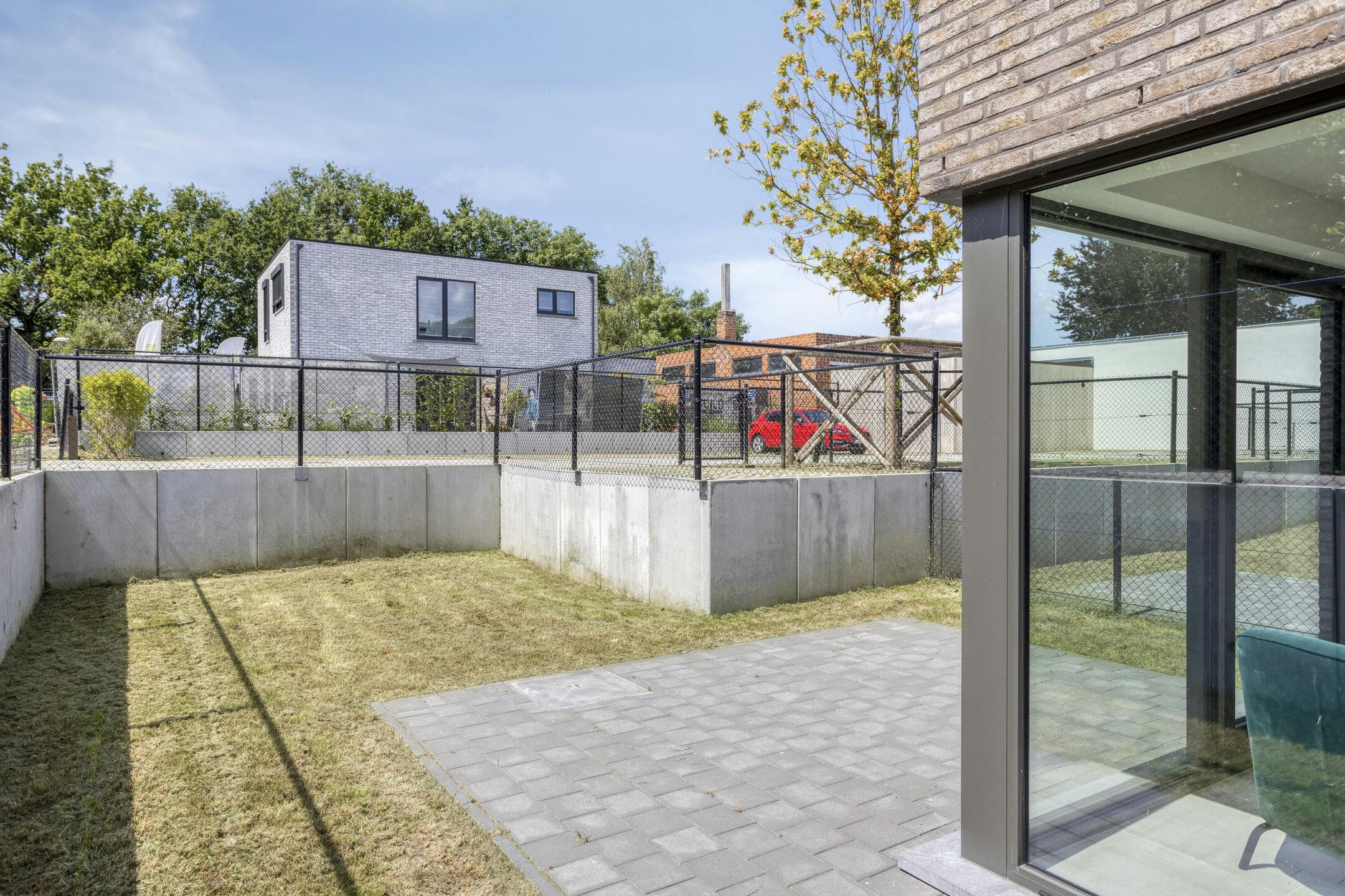 INSTAPKLAAR BEN-APPARTEMENT IN BAZEL MET 2 SLAAPK. + TUIN foto 24