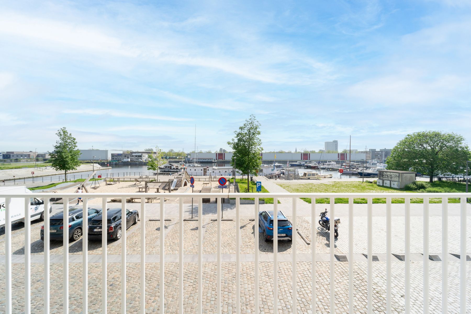 Instapklaar 1slpk appartement aan Kempisch Dok met terras foto 12