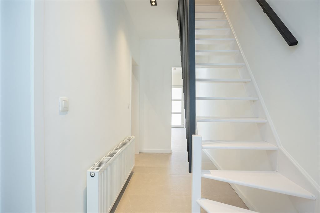 Prachtig gerenoveerde, lichtrijke woning foto 13
