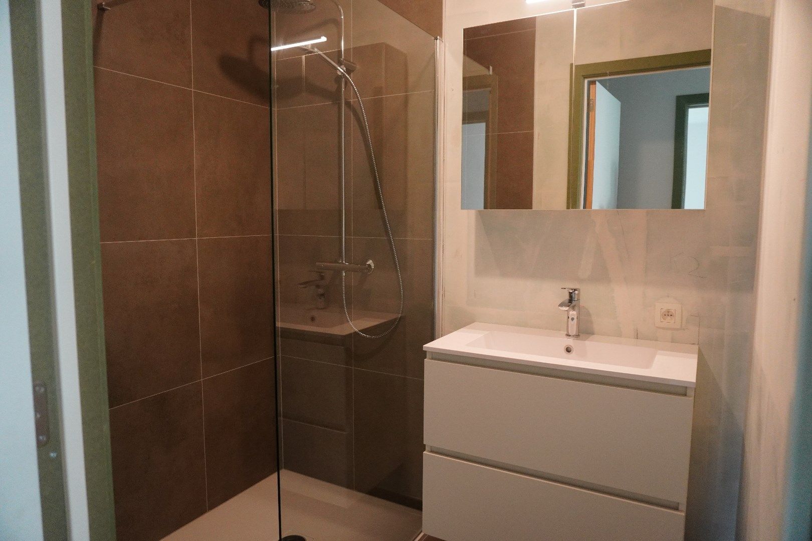 Luxe nieuwbouwappartement met tuin, 3 slaapkamers en autostaanplaats foto 13