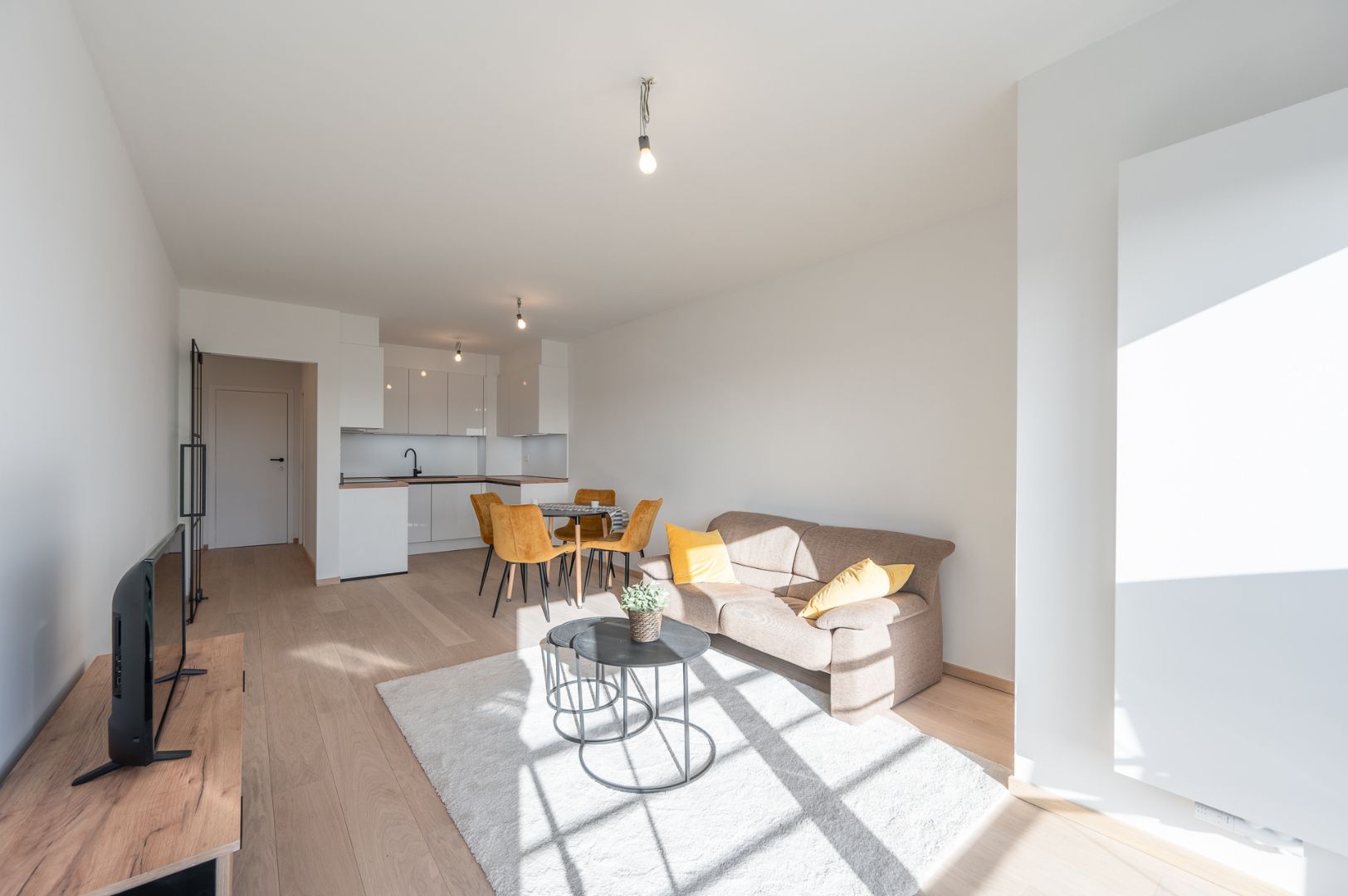 Vernieuwd zonnig appartement met open zicht foto 1