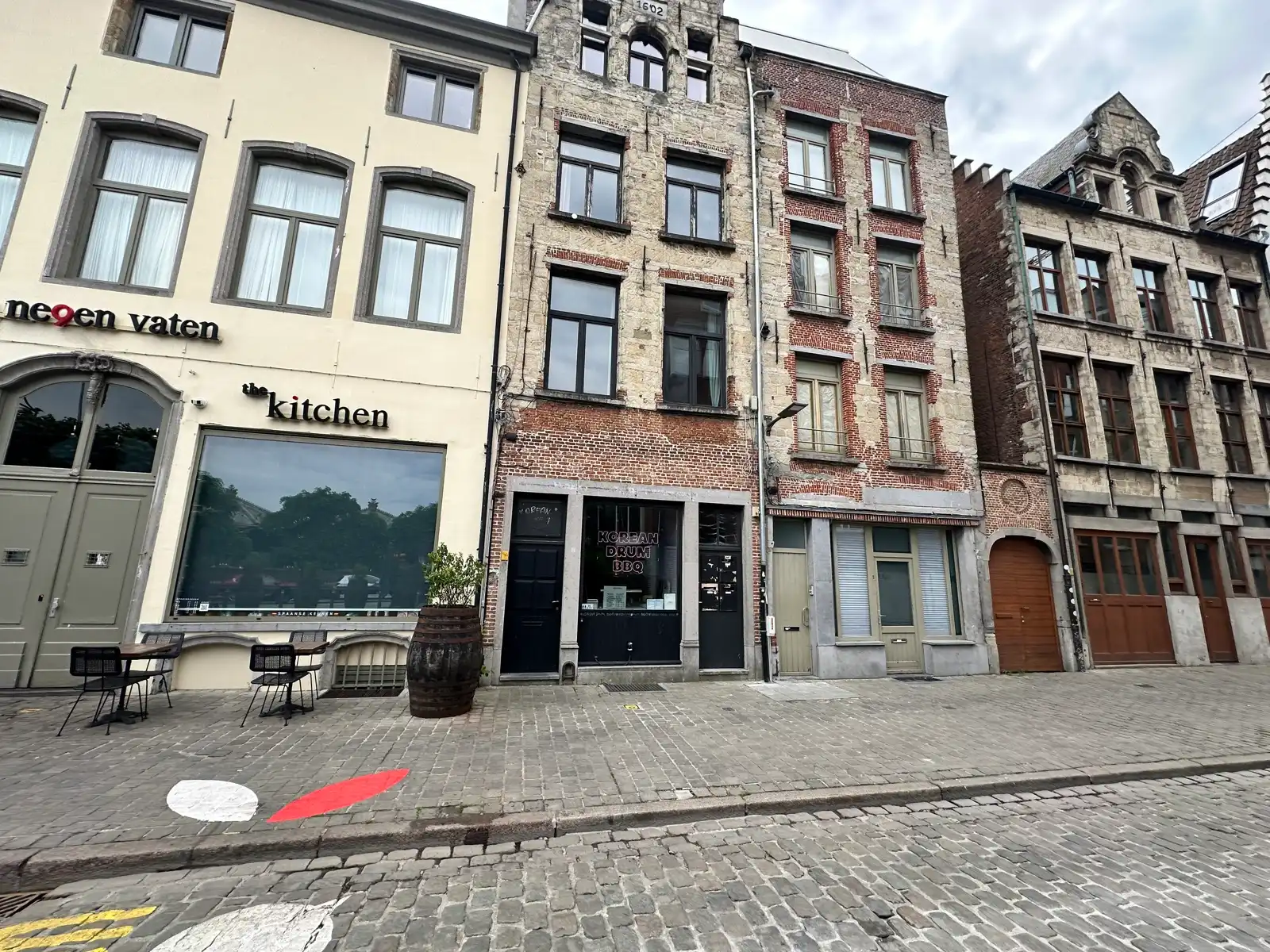 Horecapand met terras op toplocatie in Antwerpen foto {{pictureIndex}}