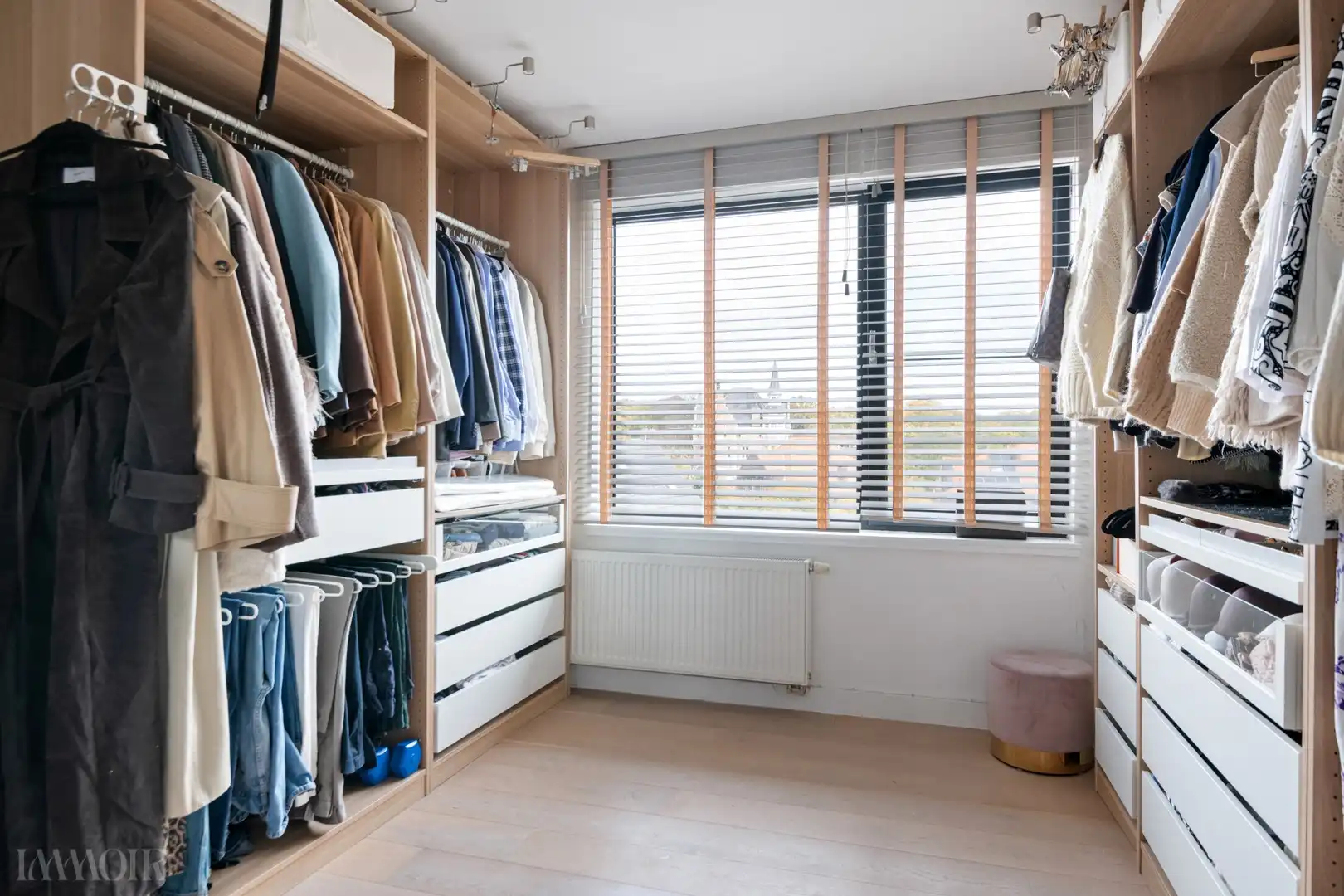 Centraal gelegen en lichtrijk appartement nabij het centrum van Ekeren. foto 12