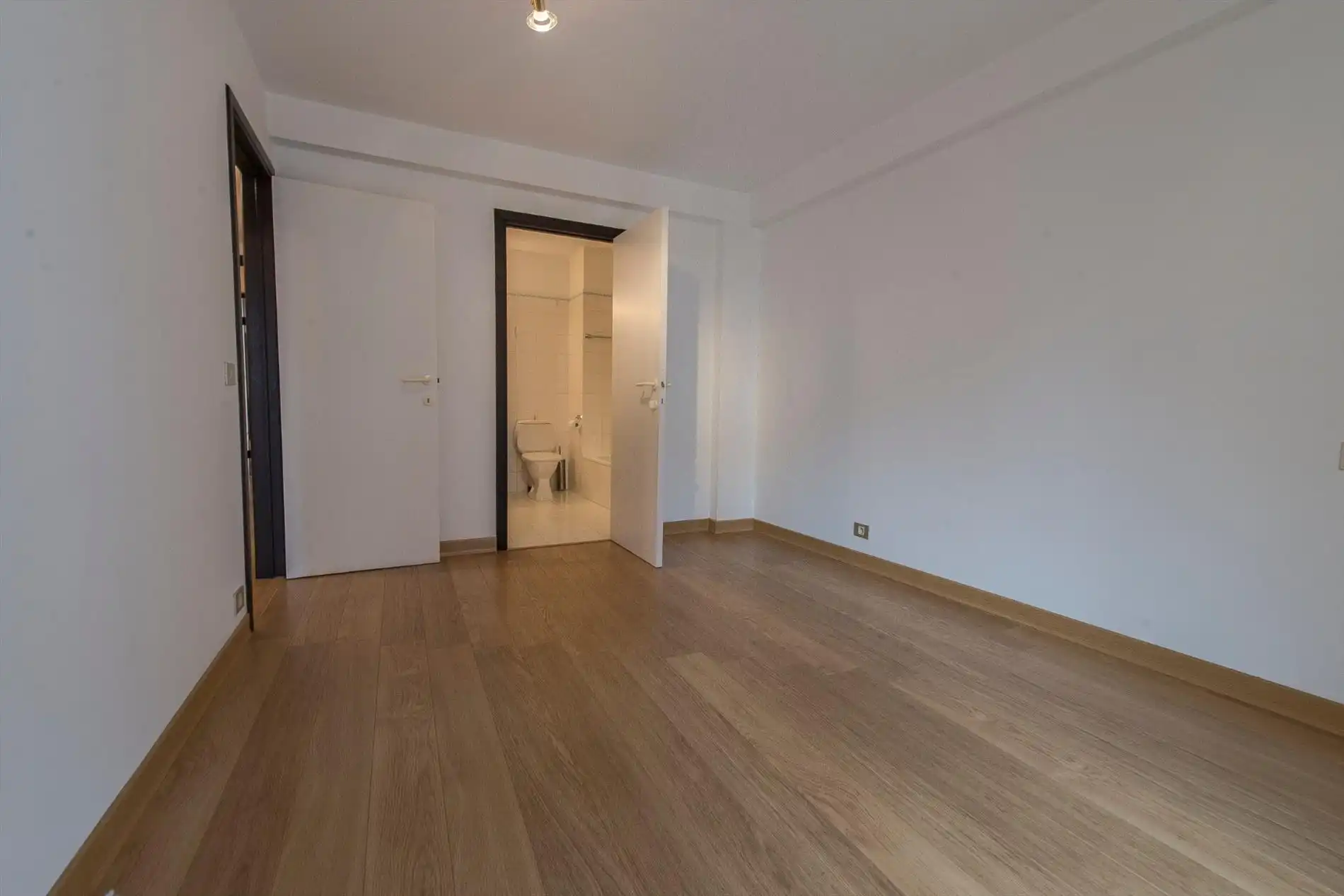 Ruim appartement  gelegen op de Kustlaan tussen het Lichttorenplein en het Driehoeksplein. foto 14