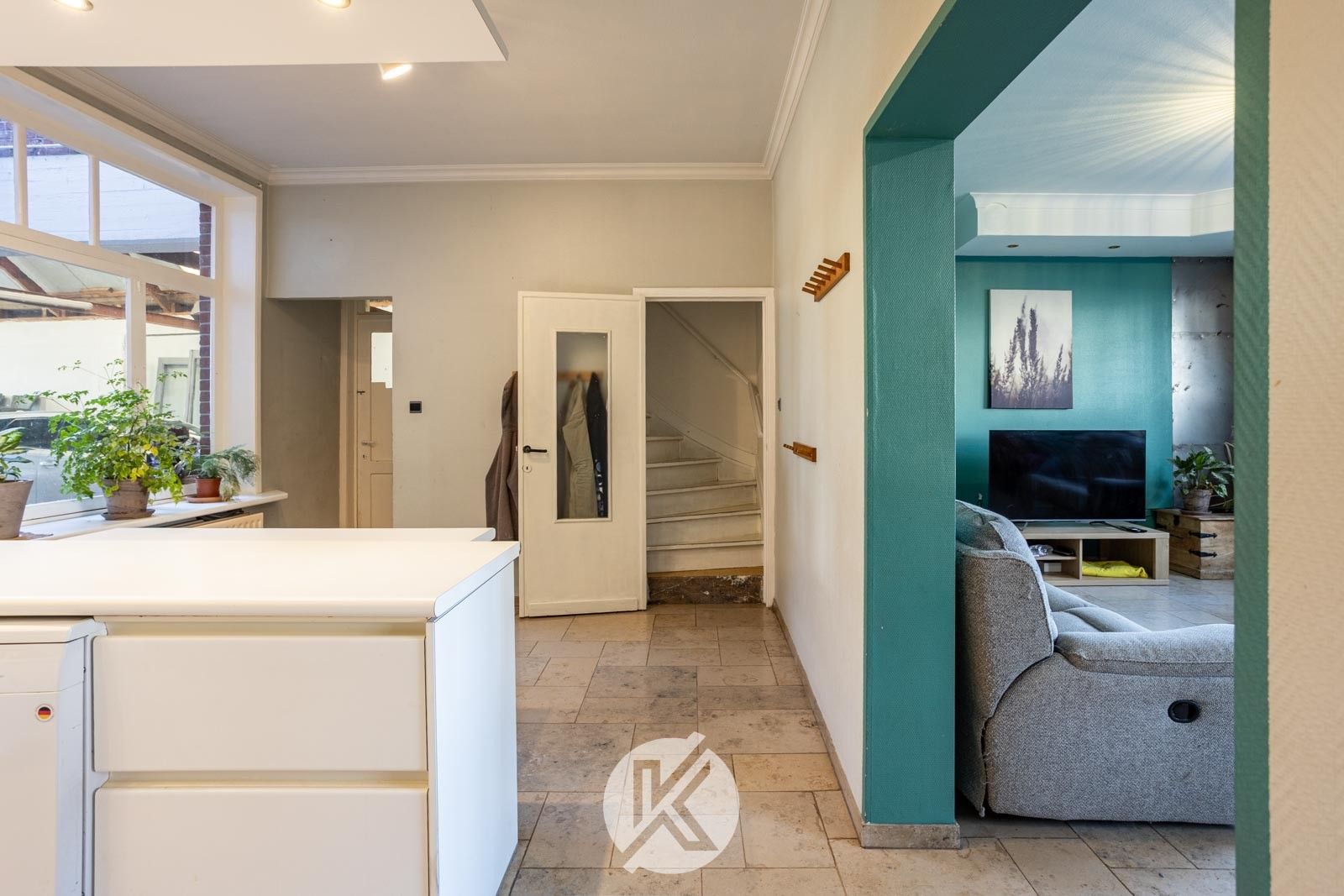 Ruime woning met polyvalente bijgebouwen foto 8