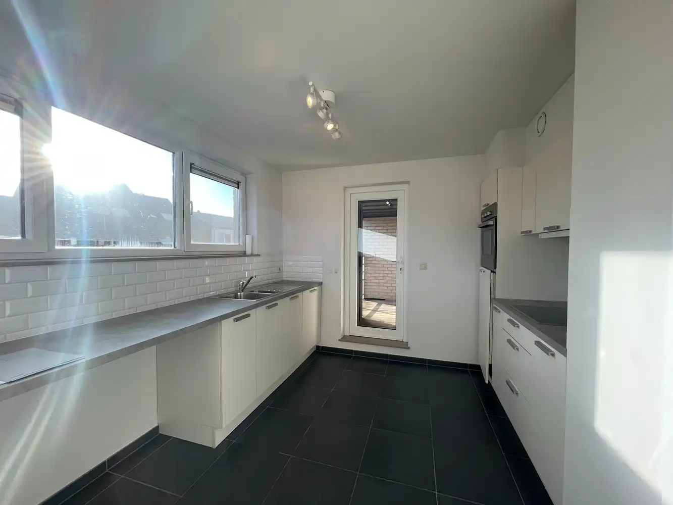 Aangenaam, lichtrijk appartement met overdekt terras en garage foto 7