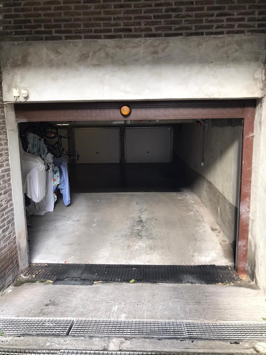 Garagebox te koop- met verlichting en elektriciteit- vlak bij strand. foto 2