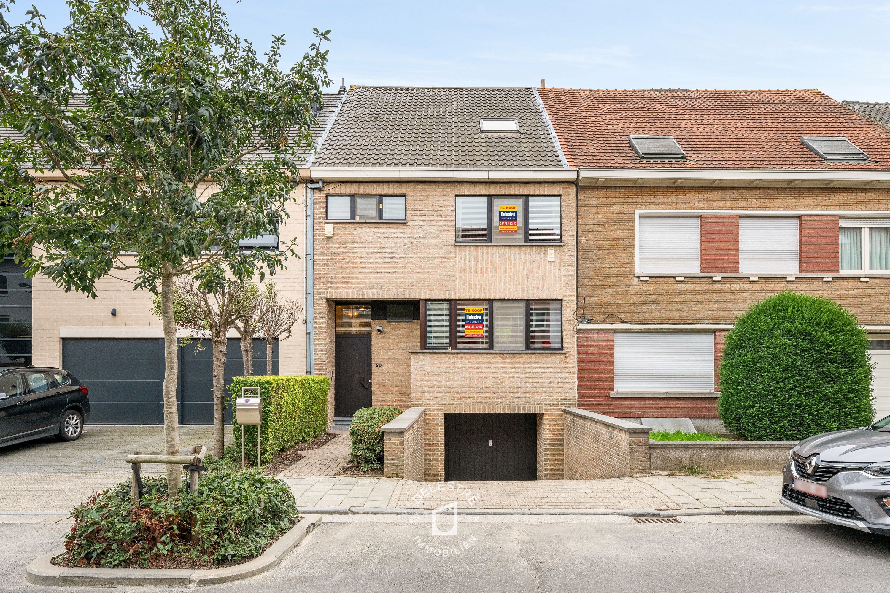 INSTAPKLARE GEZINSWONING MET GARAGE IN RUSTIGE STRAAT  foto {{pictureIndex}}