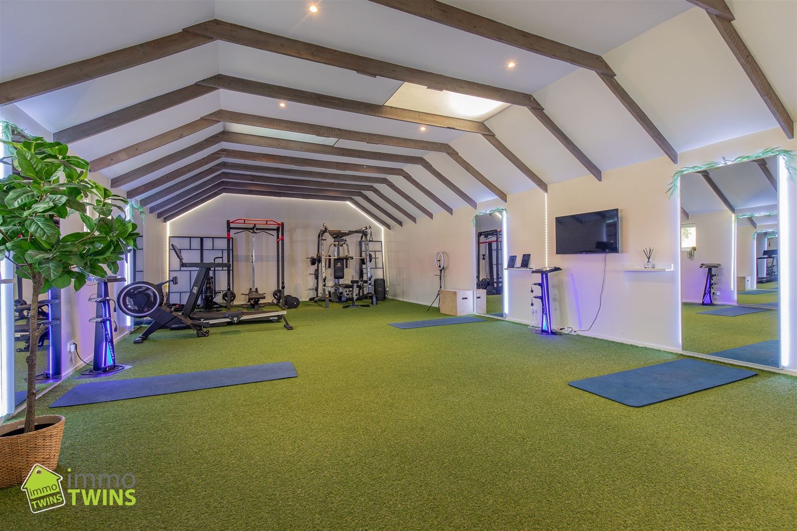 Gerenoveerde woning met loods, oprit en tuin te Grembergen foto 10