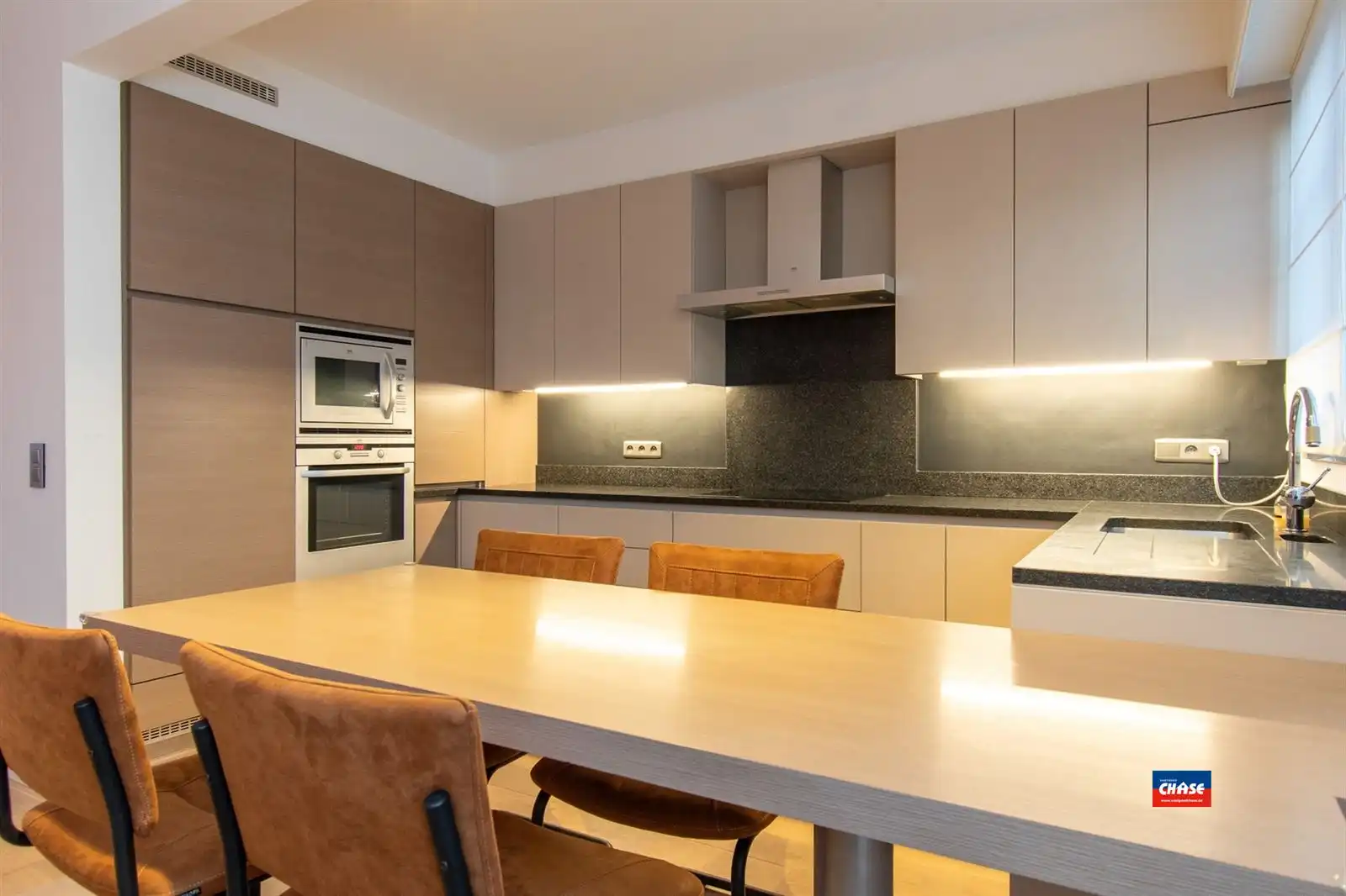 Gerenoveerde bel-étage met 3/4 slaapkamers en mooie tuin foto 5