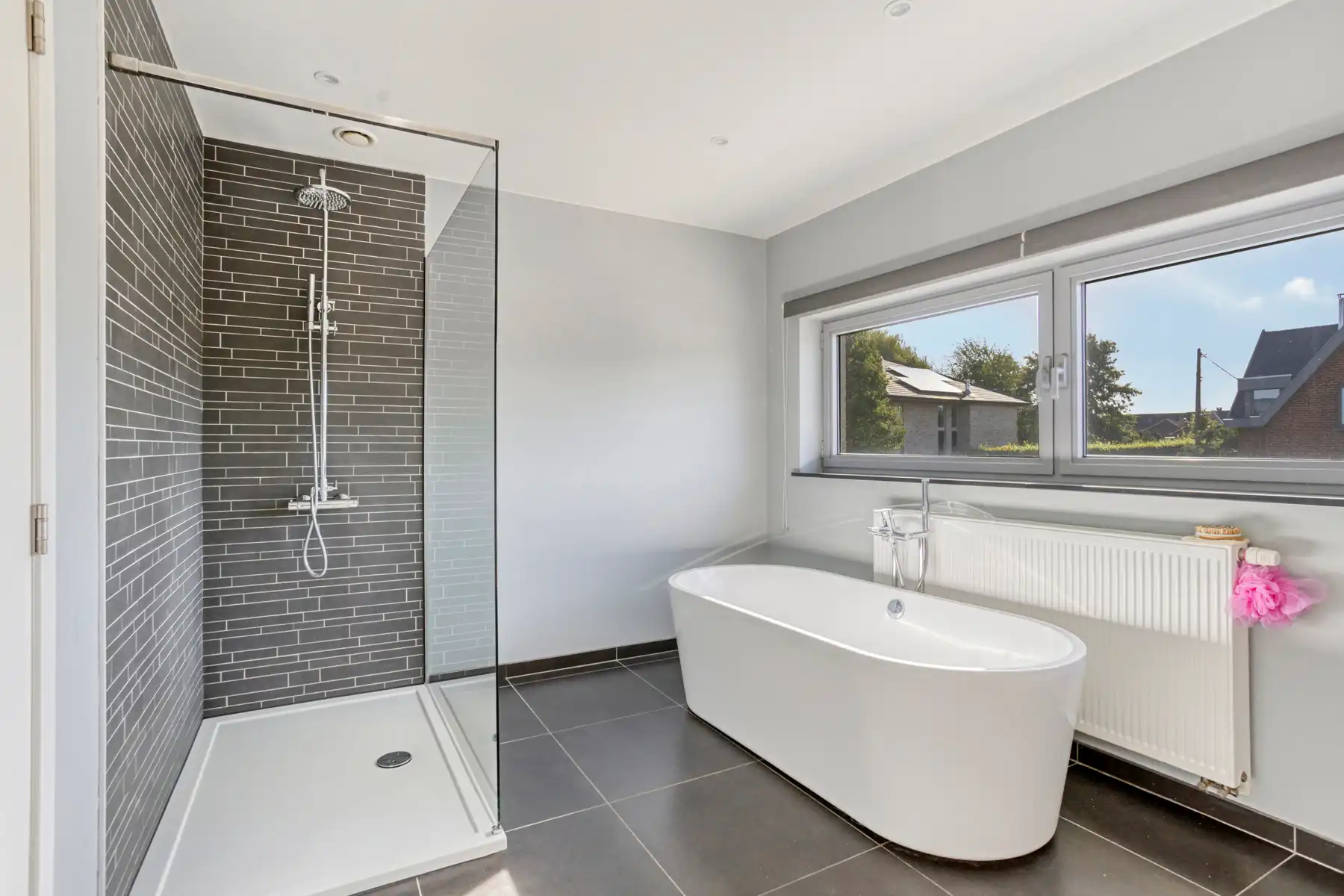 Recente 3-gevelwoning op topligging foto 15