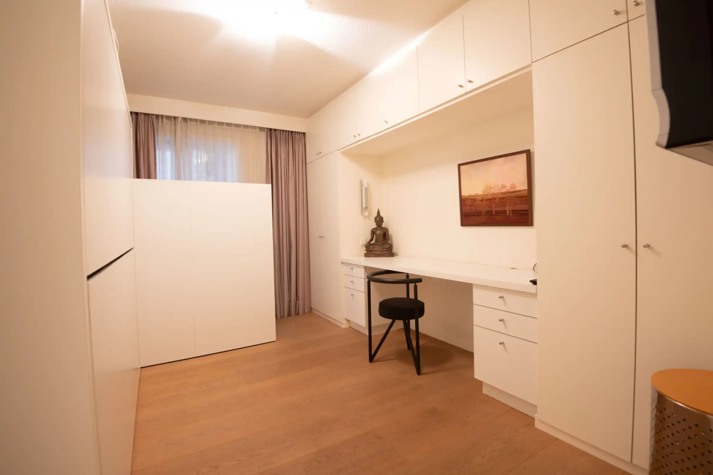 Mooi afgewerkt, gemeubeld zuidgericht app. met open zicht gelegen op de Kustlaan aan het Driehoeksplein incl. ruime box in het Yzerpark.  foto 10