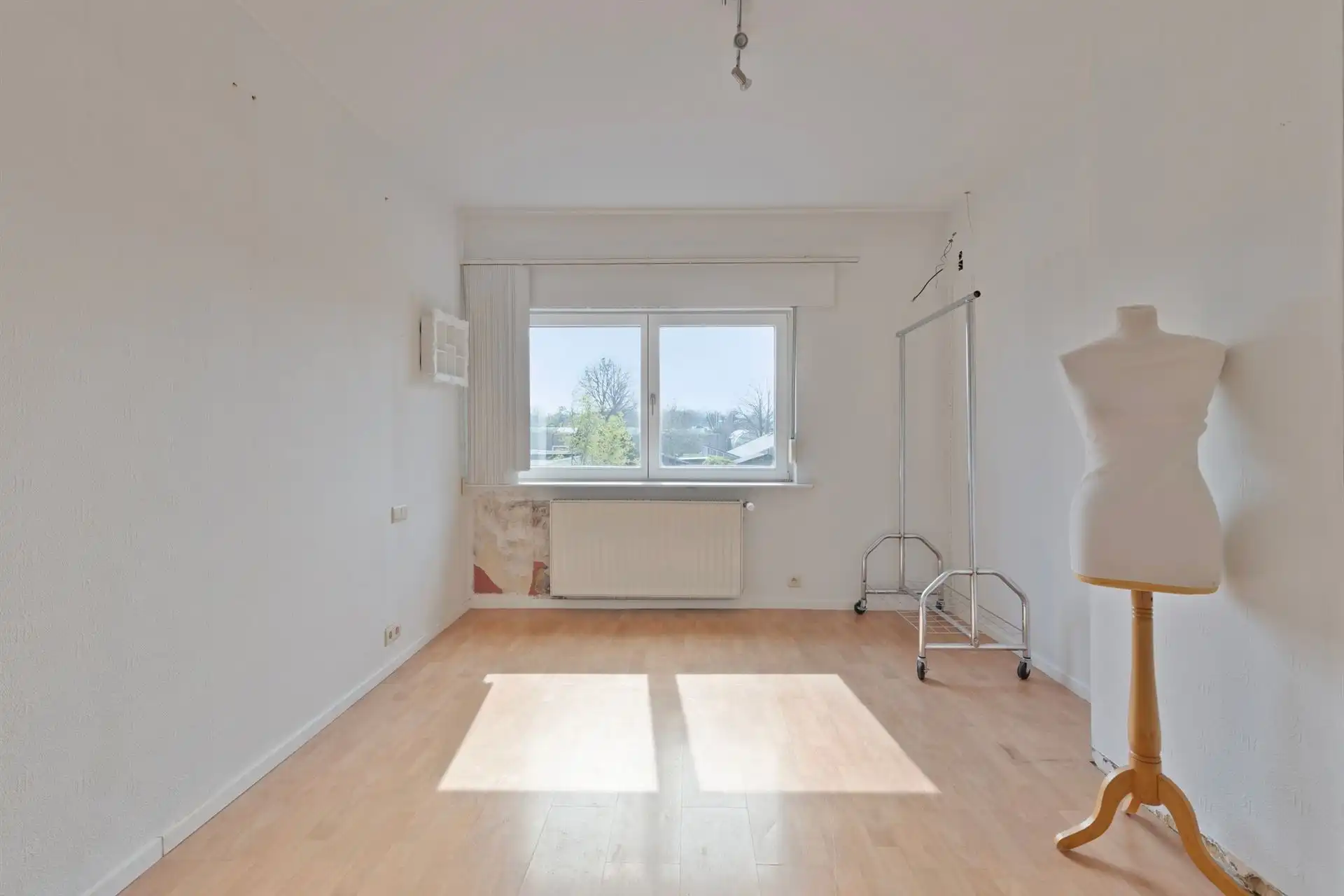 Ruime halfopen bebouwing (3 slpks), terras en tuin foto 22