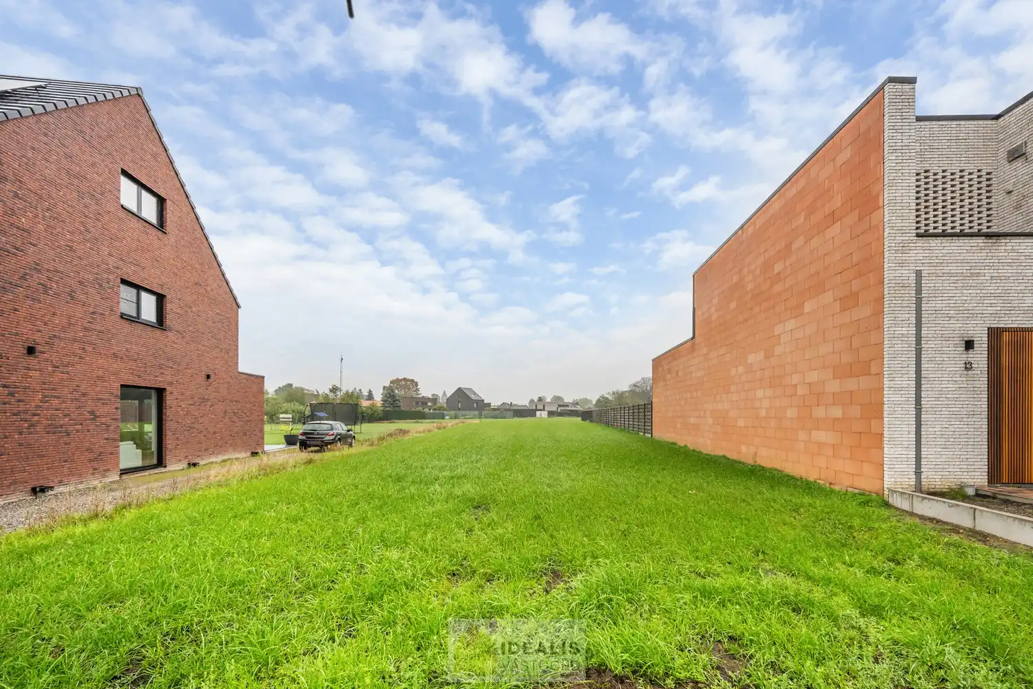 KNAPPE BOUWKAVEL GESCHIKT VOOR HALFOPEN BEBOUWING VAN 12A 94CA OP EEN AANGENAME GROENE LOCATIE IN HEPPEN, LEOPOLDSBURG! Deze bouwkavel met een oppervlakte van 12a 94ca  biedt de mogelijkheid voor het bouwen van een knappe ééngezinswoning op een heerlijke plek in een residentiële wijk. Zo zijn basisschool, supermarkt, bakker, apotheek, horeca op fietsafstand bereikbaar. Zeer geschikt voor kandidaten op zoek naar een rustig gelegen bouwkavel met achterliggend agrarisch gebied! foto 4