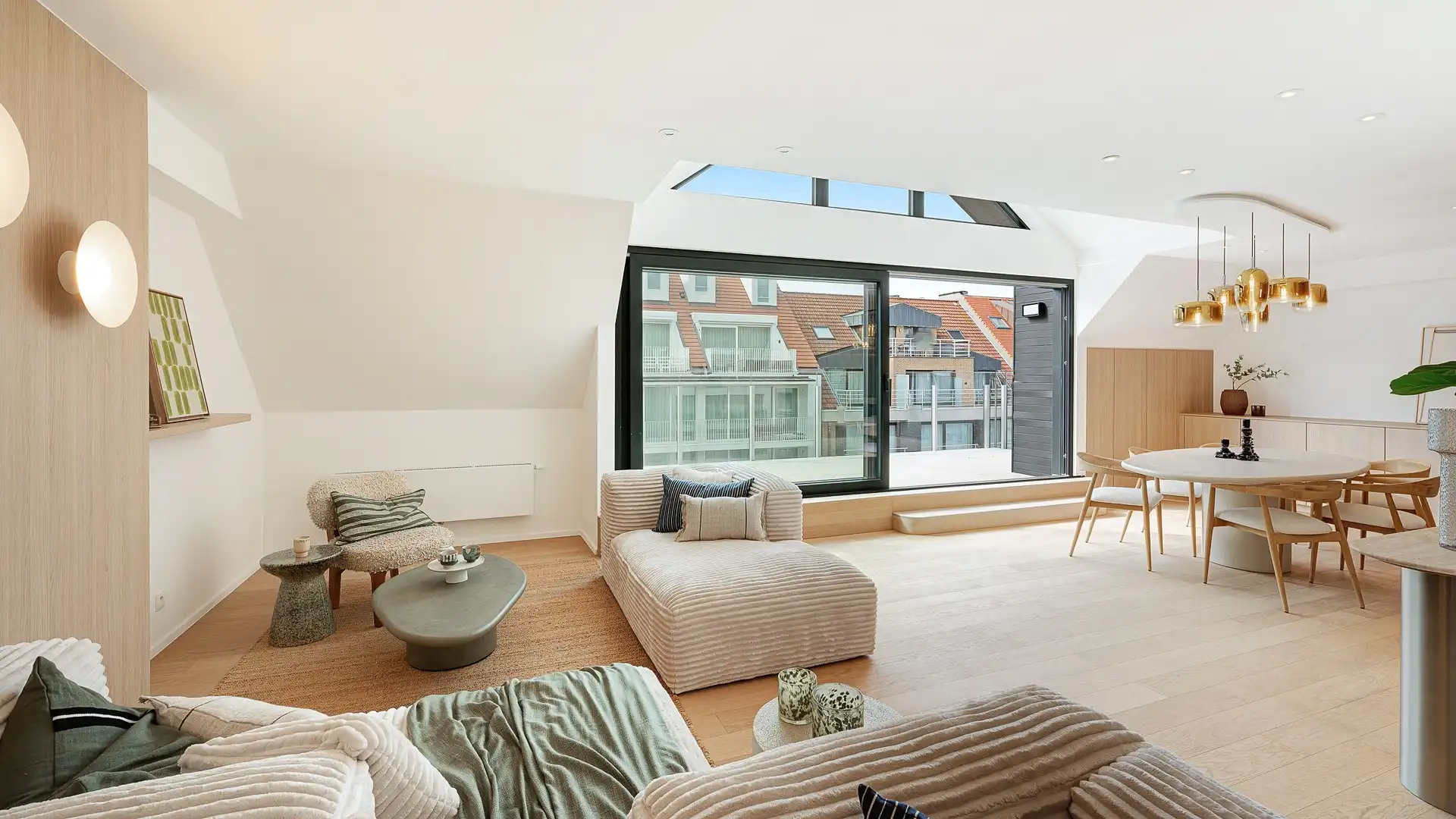 Ruime gerenoveerde duplex met 5 slaapkamers in Knokke. foto 3
