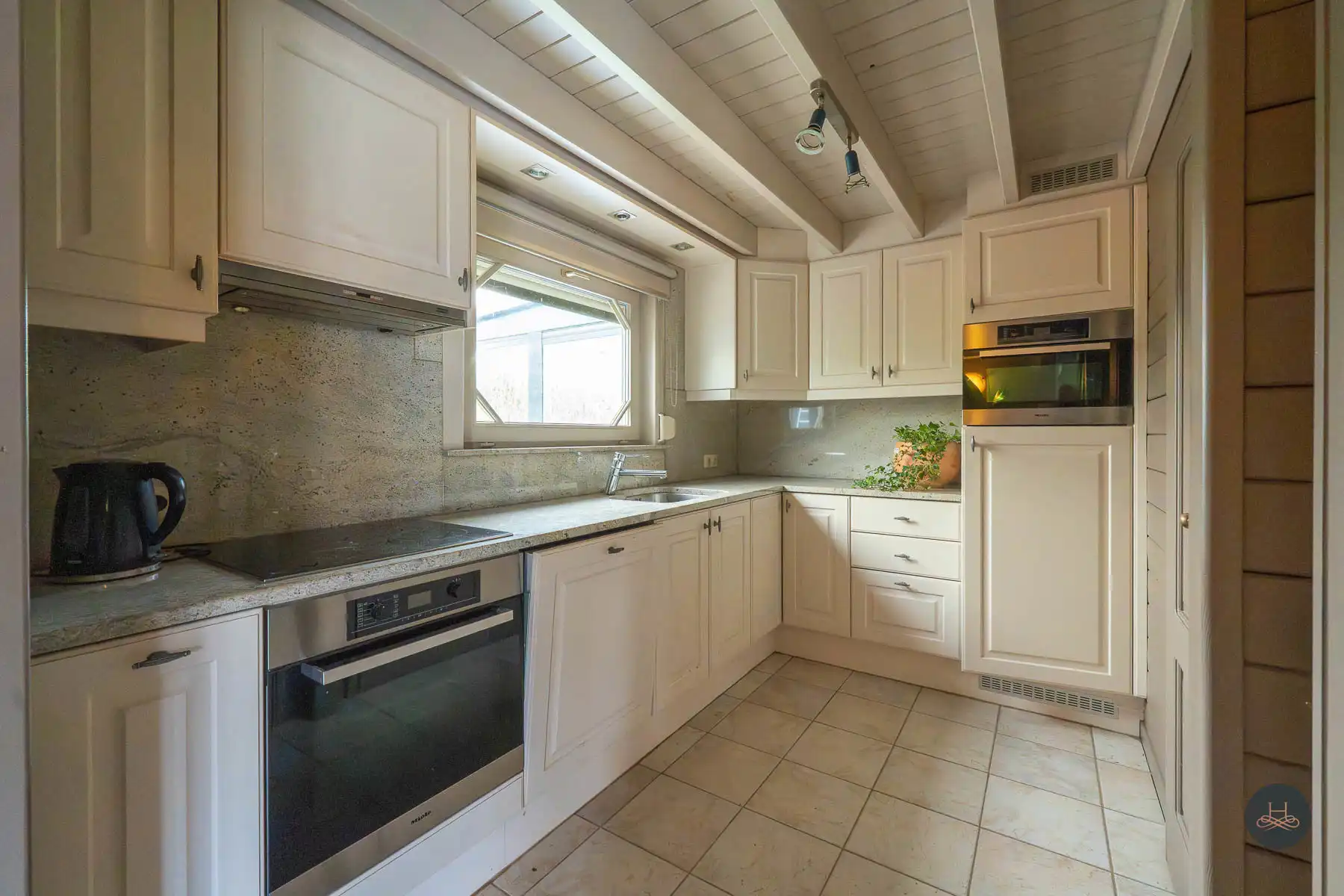 Instapklare vakantiewoning op prachtperceel van 13a22ca foto 7