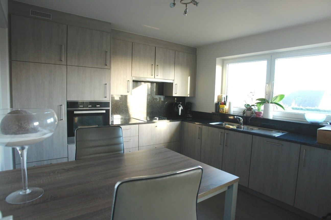 RECENT & COMFORTABEL APPARTEMENT TERRAS EN EEN GARAGE  foto 3