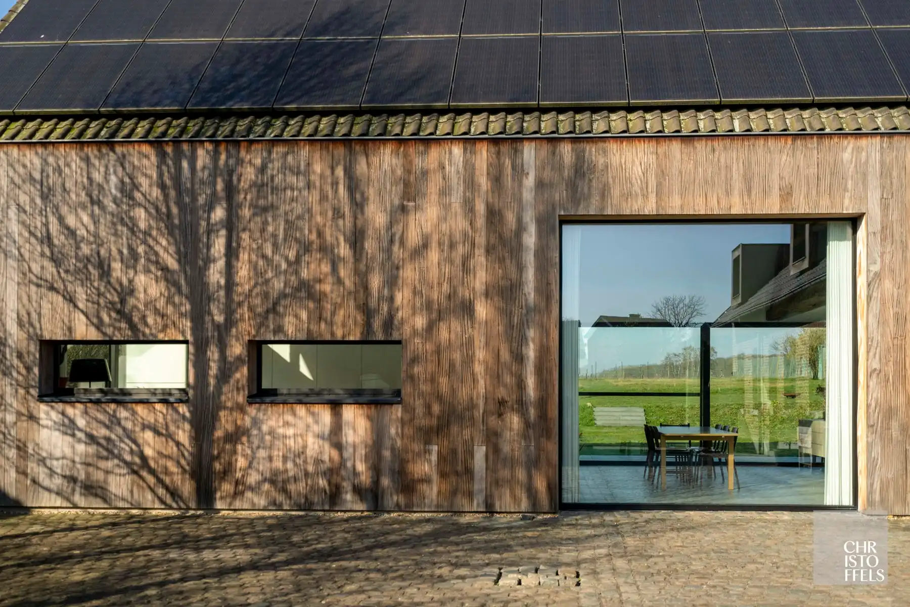 Exclusieve vierkantshoeve met buitenzwembad en vrij uitzicht op perceel van 3.213m² foto 9