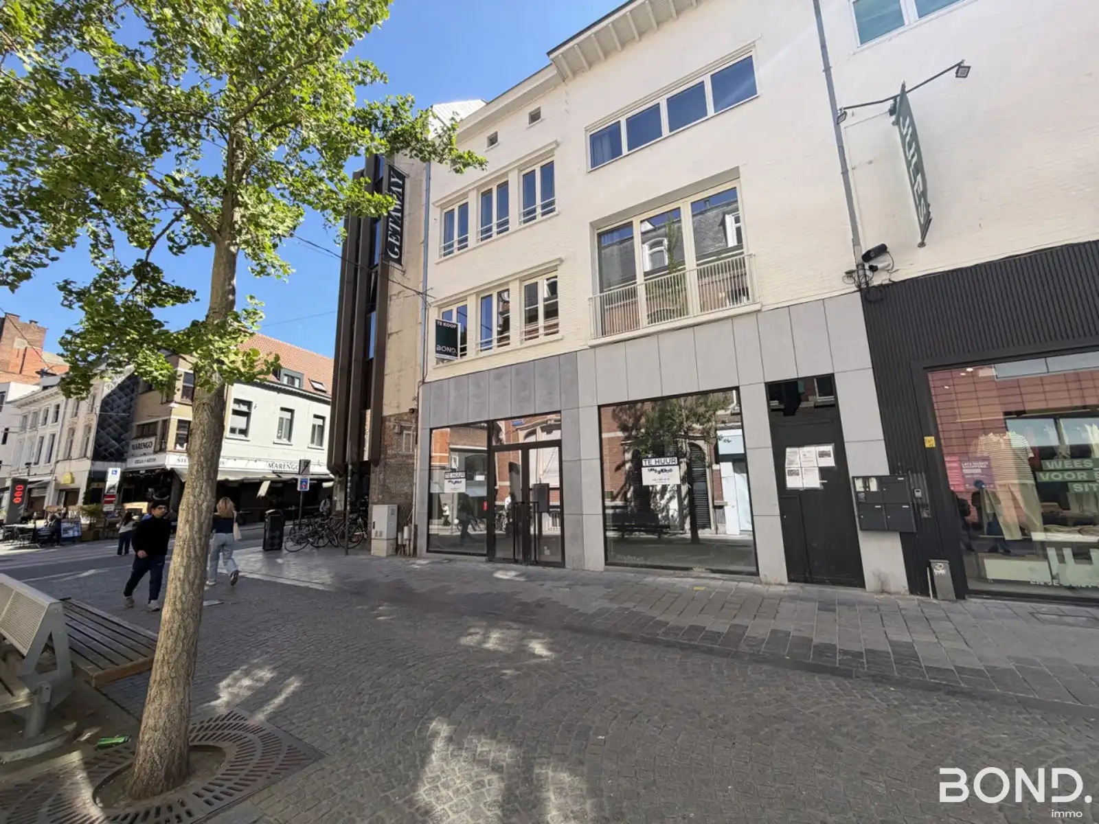 Lichtrijke studentenkamer met eigen badkamer op toplocatie foto {{pictureIndex}}