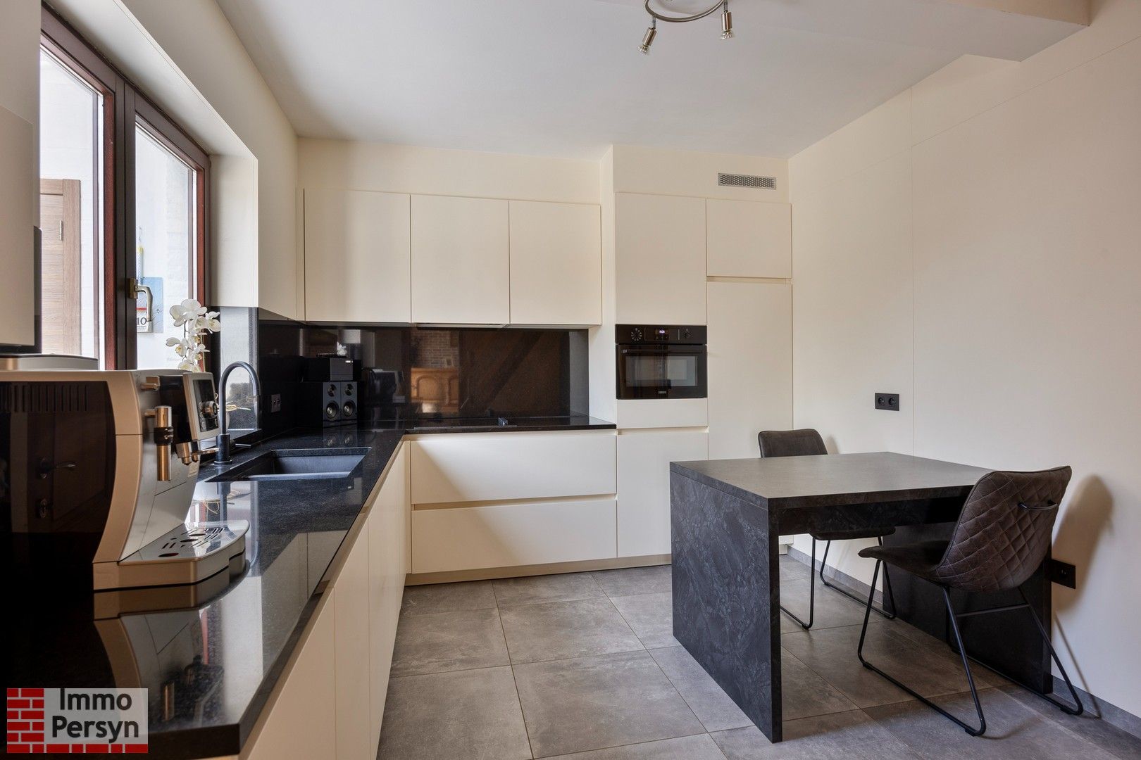 Gerenoveerde woning nabij centrum Sint-Joris-Winge foto 6