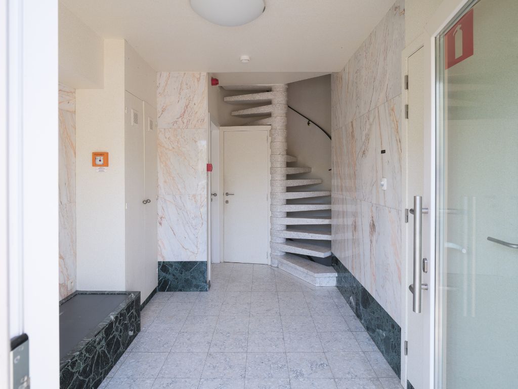 Lichtrijk dakappartement met 2-slaapkamers op een toplocatie foto 11