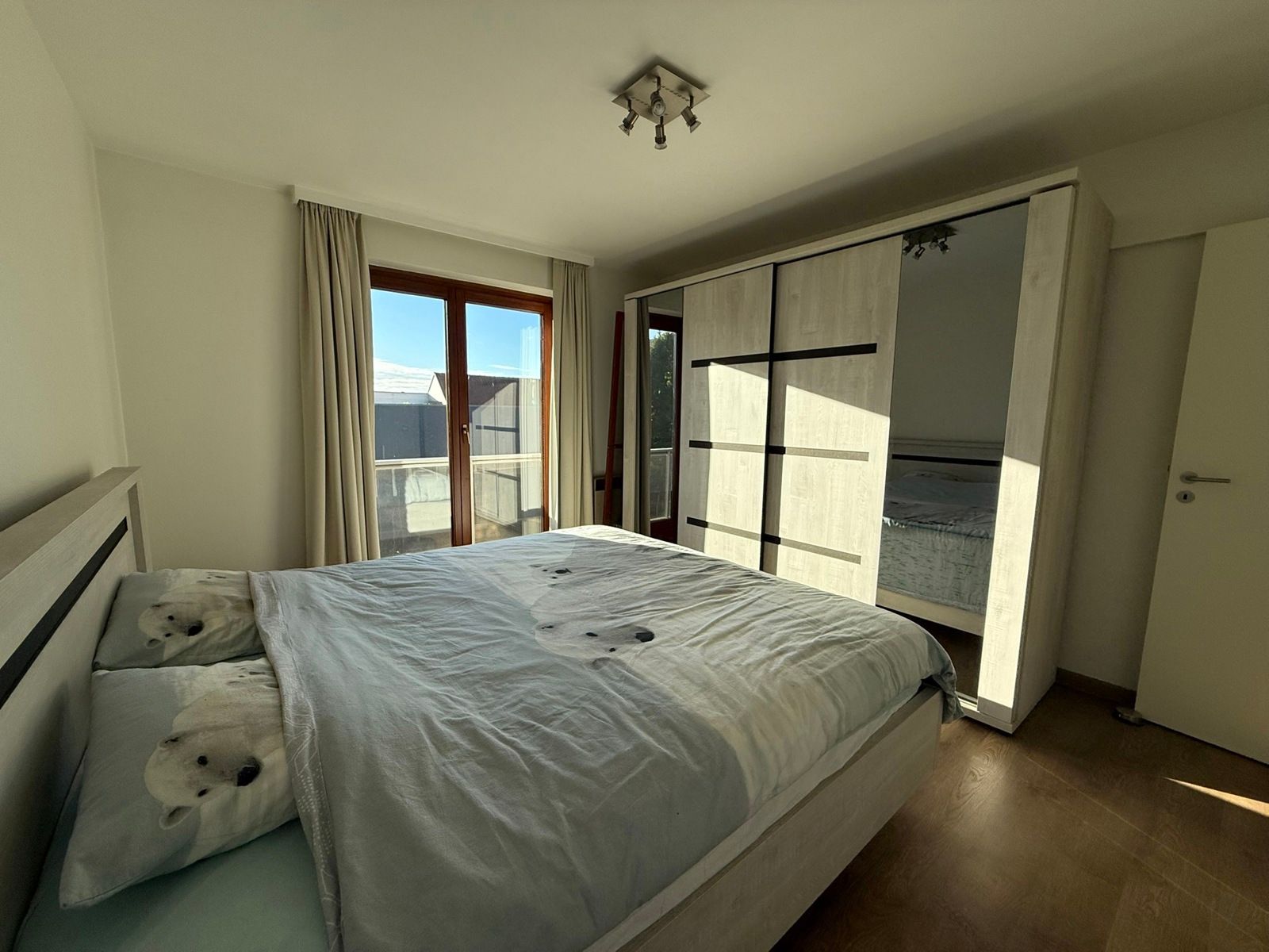 Appartement in het centrum van Tielt met prachtig zicht op het park nabij scholen en openbaar vervoer.    foto 11