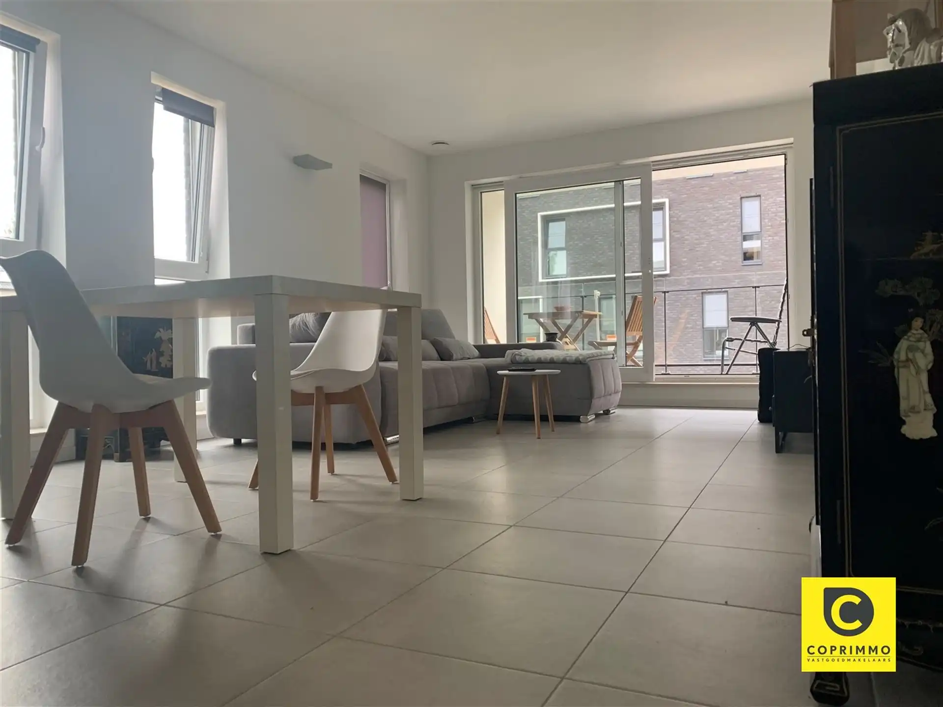 Appartement met 1 slk, terras en P foto 2