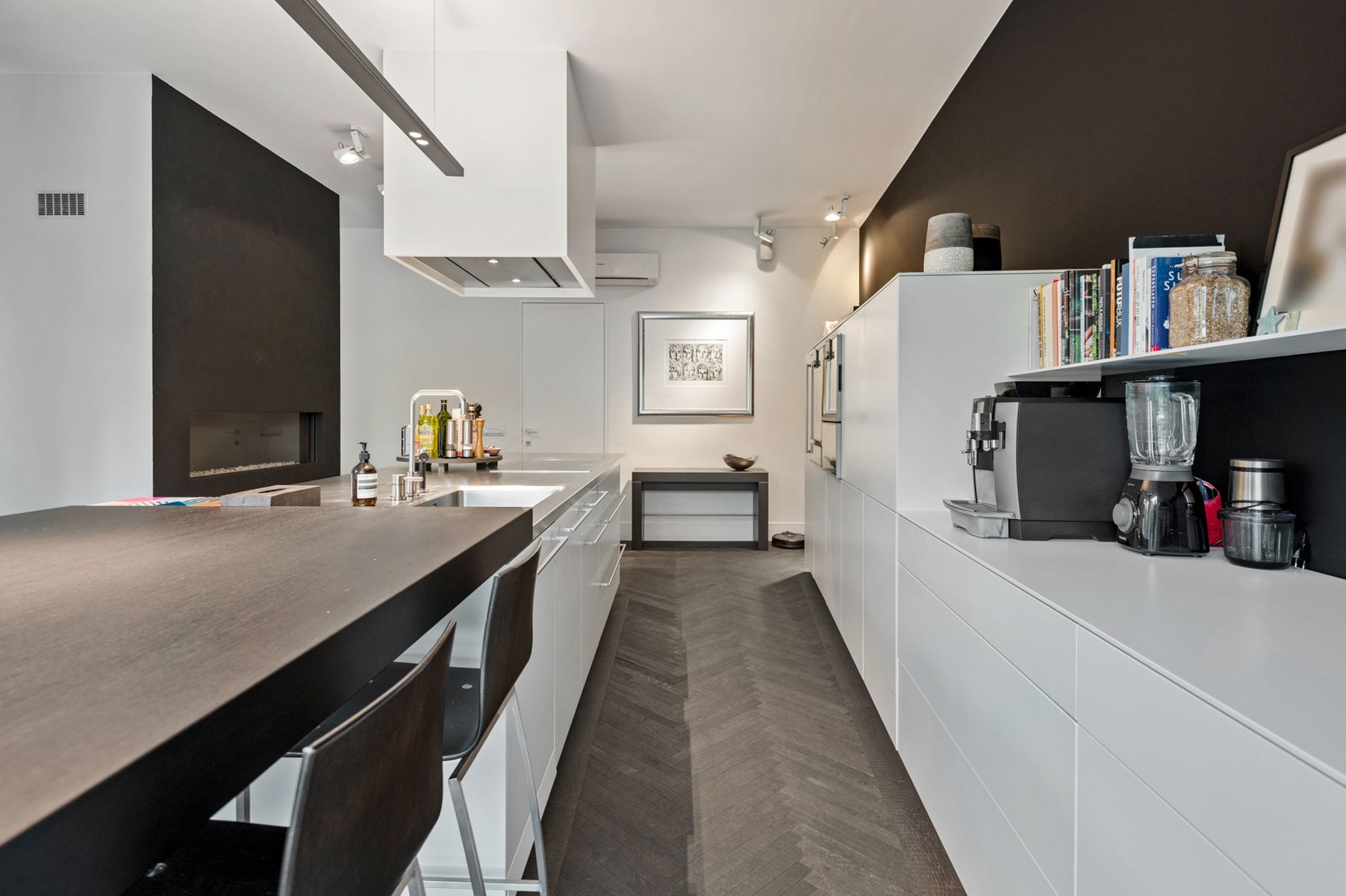 High-end afgewerkte praktijkvilla in het centrum foto 11